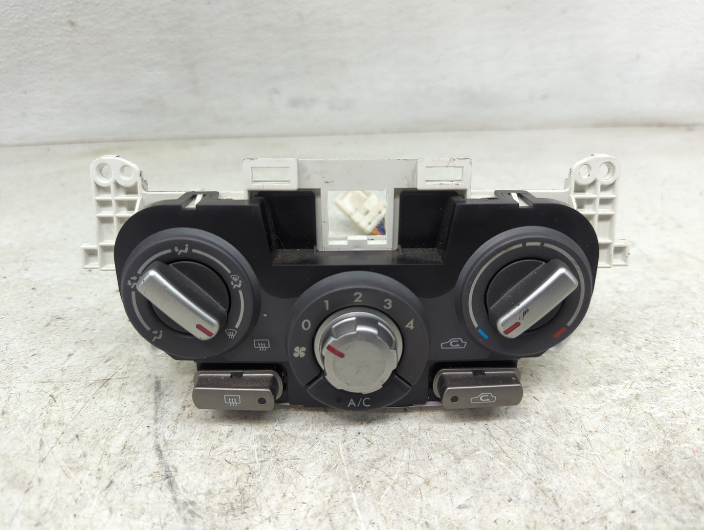 2010 Subaru Forester Climate Control Module Temperature AC/Heater Replacement P/N:72311SC050 Fits OEM Used Auto Parts - Oemu