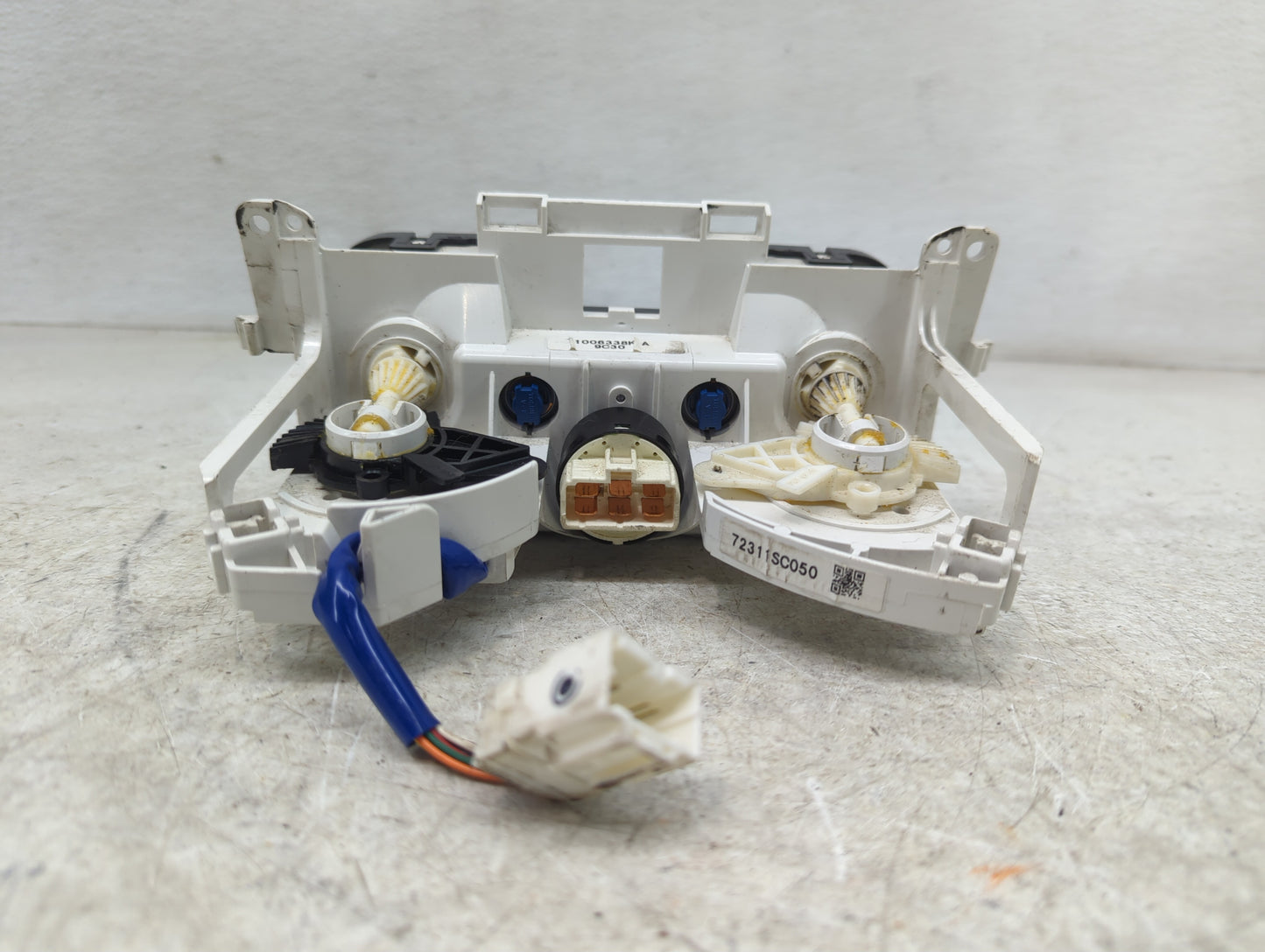 2010 Subaru Forester Climate Control Module Temperature AC/Heater Replacement P/N:72311SC050 Fits OEM Used Auto Parts - Oemu