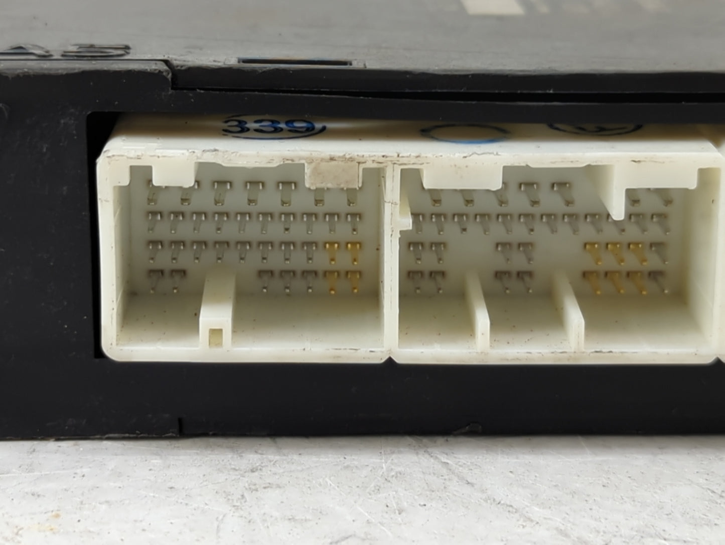 2010 Subaru Forester Body Control Module Bcm Inner Cabin Fuse Box - Oemusedautoparts1.com