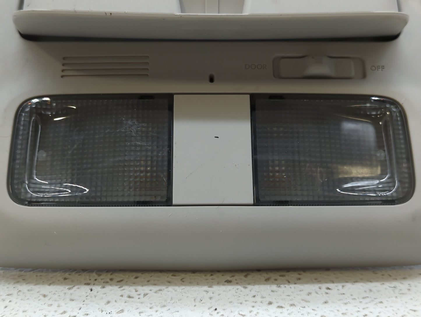 2010 Subaru Forester Overhead Roof Console Interior Dome Light Light Grey - Oemusedautoparts1.com