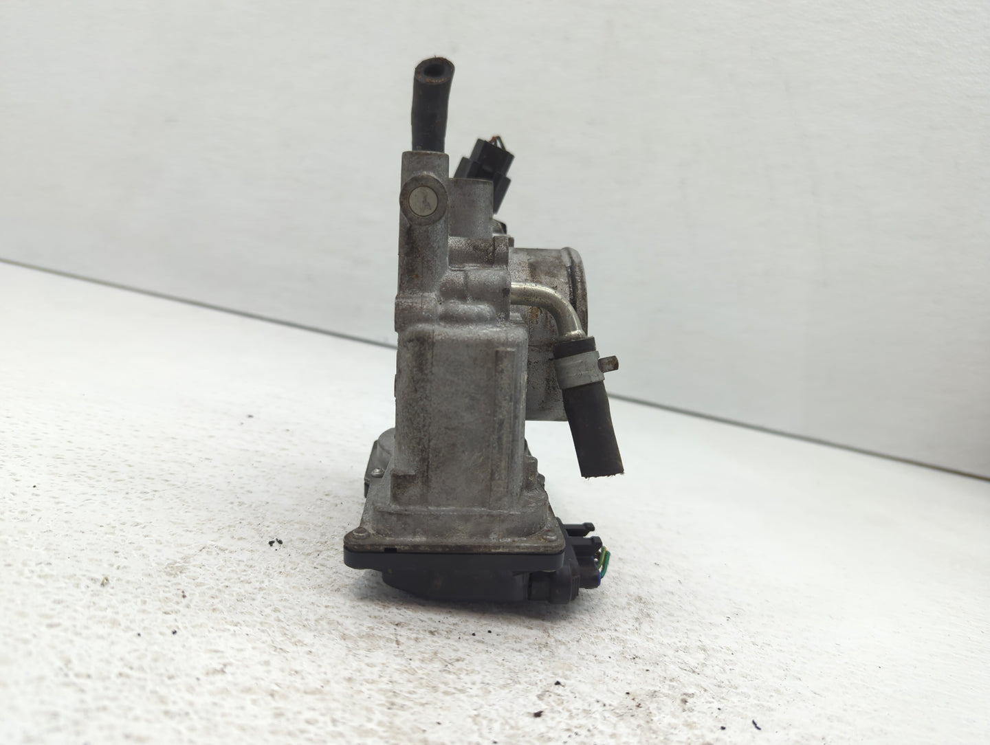 2010 Subaru Forester Throttle Body P/N:5M22 0862 Fits Fits 2006 2007 2008 2009 OEM Used Auto Parts - Oemusedautoparts1.com