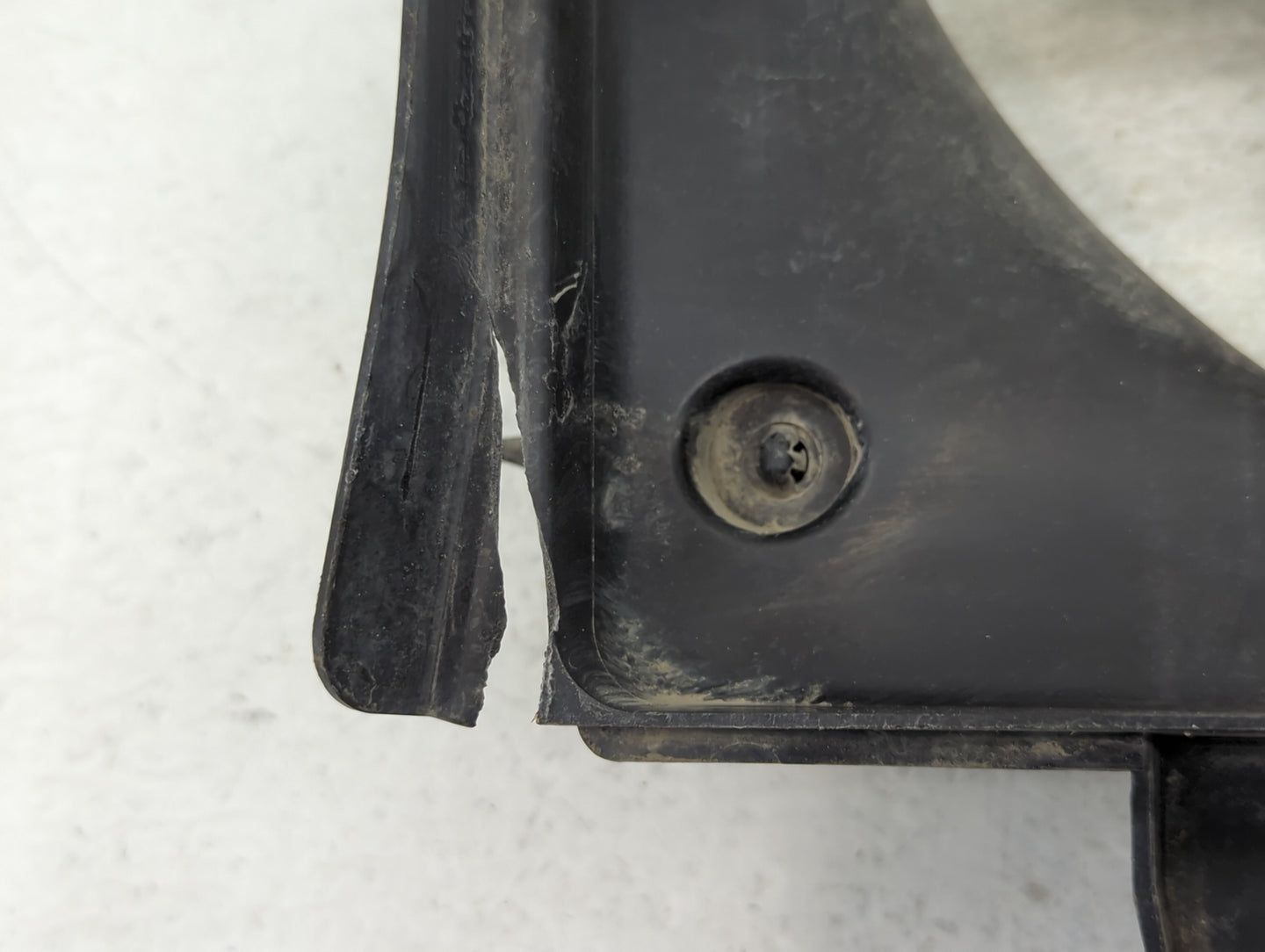 Subaru Forester Left Radiator Fan Motor Assembly Cream - Oemusedautoparts1.com