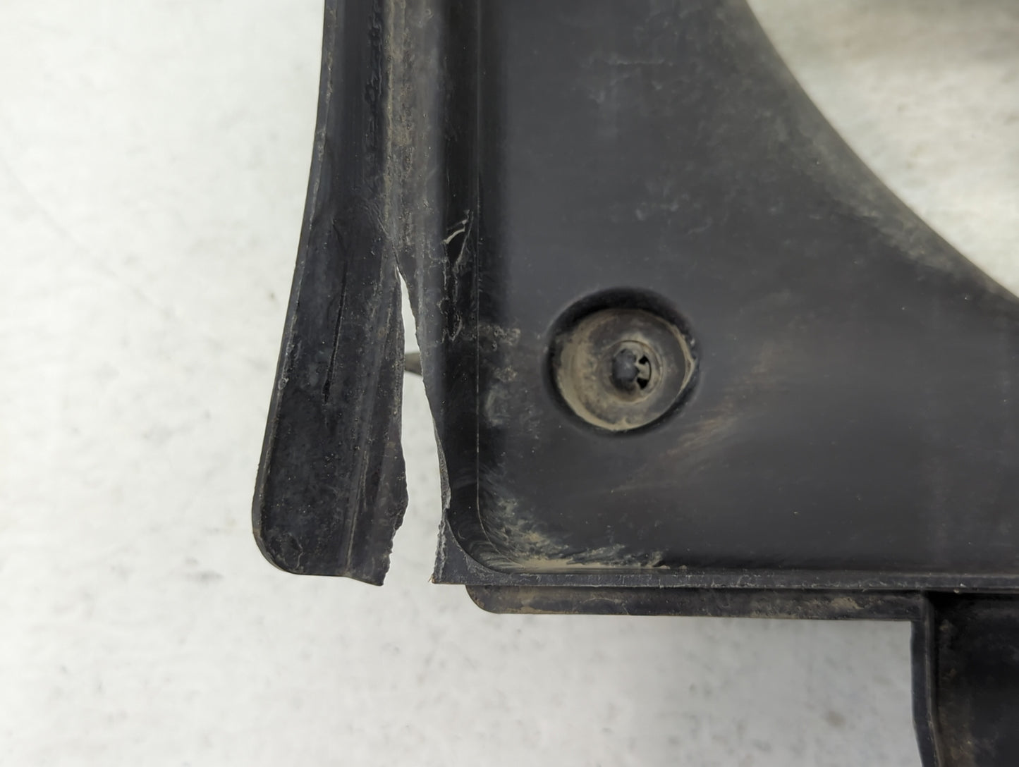Subaru Forester Left Radiator Fan Motor Assembly Cream - Oemusedautoparts1.com