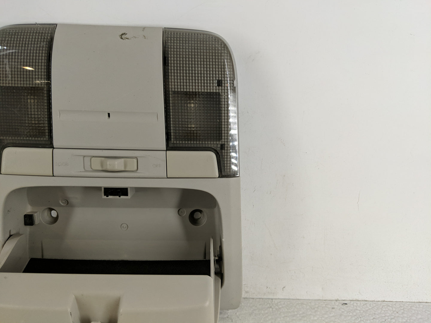 2010-2012 Subaru Legacy Overhead Roof Console 1188805 - Oemusedautoparts1.com
