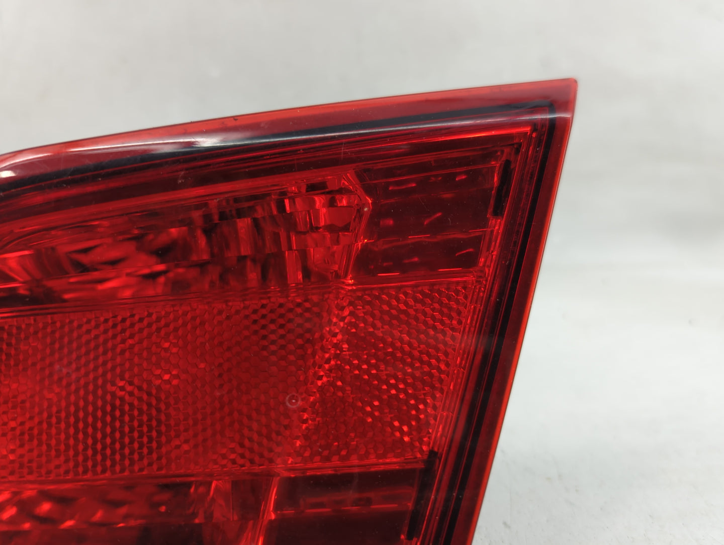 2010-2014 Subaru Legacy Tail Light Assembly Passenger Right OEM P/N:2PA 946 099 Fits Fits 2010 2011 2012 2013 2014 OEM Used 
