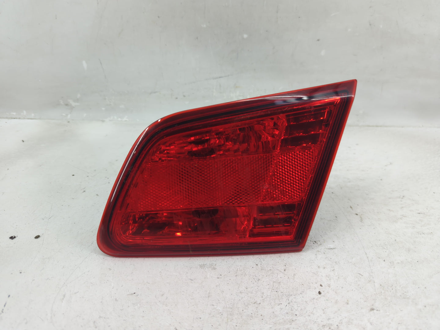 2010-2014 Subaru Legacy Tail Light Assembly Passenger Right OEM P/N:2PA 946 099 Fits Fits 2010 2011 2012 2013 2014 OEM Used 