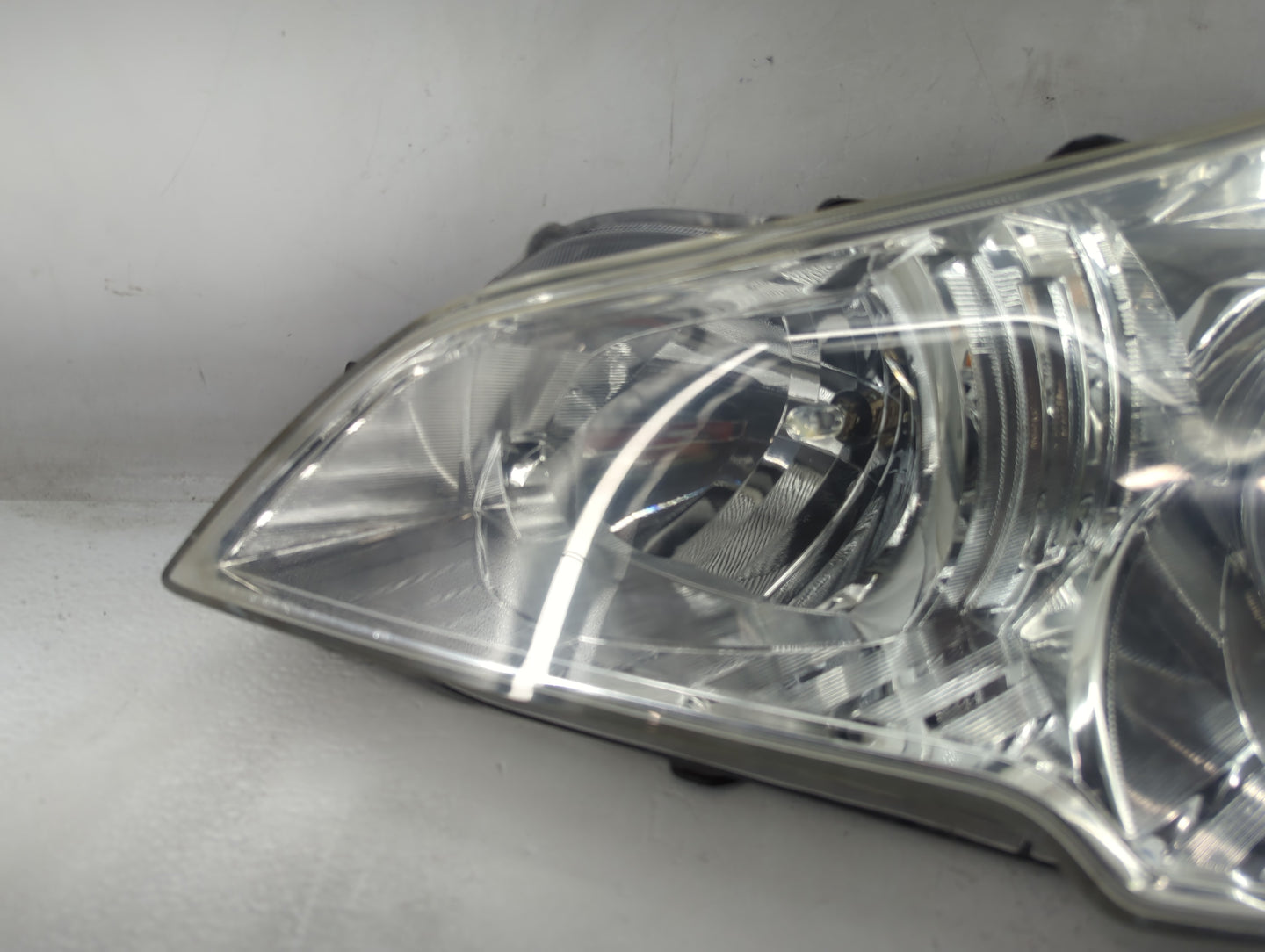 2010-2012 Subaru Legacy Driver Left Oem Head Light Headlight Lamp - Oemusedautoparts1.com