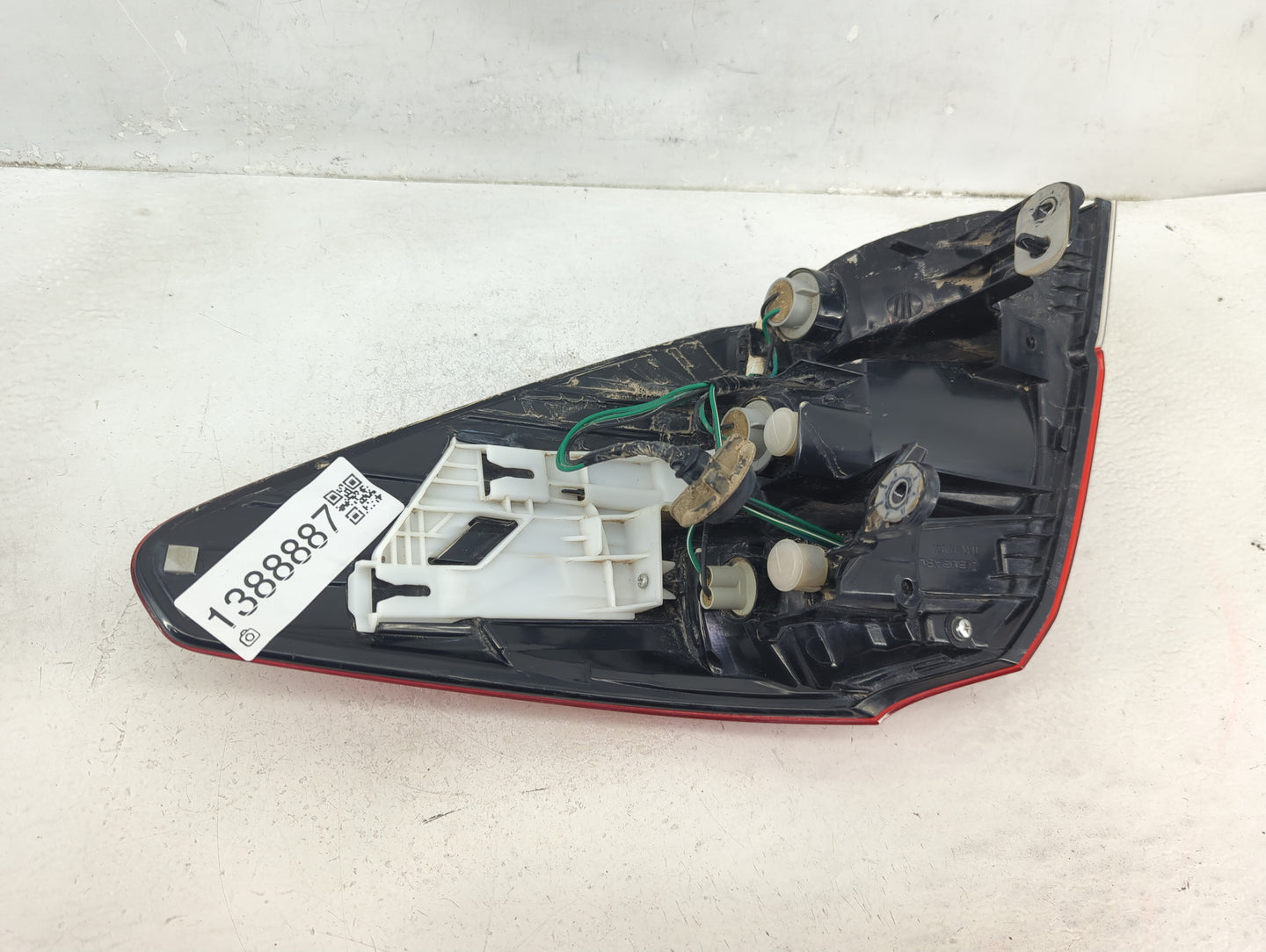 2010-2013 Subaru Legacy Tail Light Assembly Driver Left OEM P/N:2XL 946 093 Fits Fits 2010 2011 2012 2013 OEM Used Auto Part
