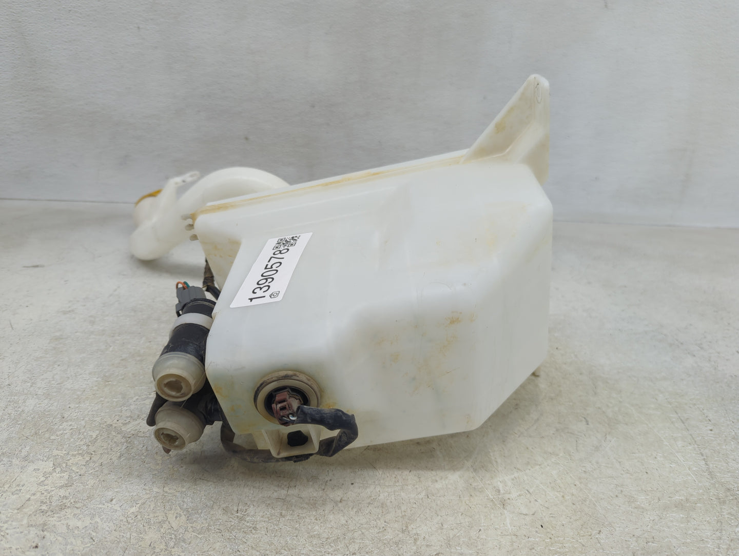 2010-2014 Subaru Legacy Windshield Washer Fluid Reservoir Bottle Oem - Oemusedautoparts1.com