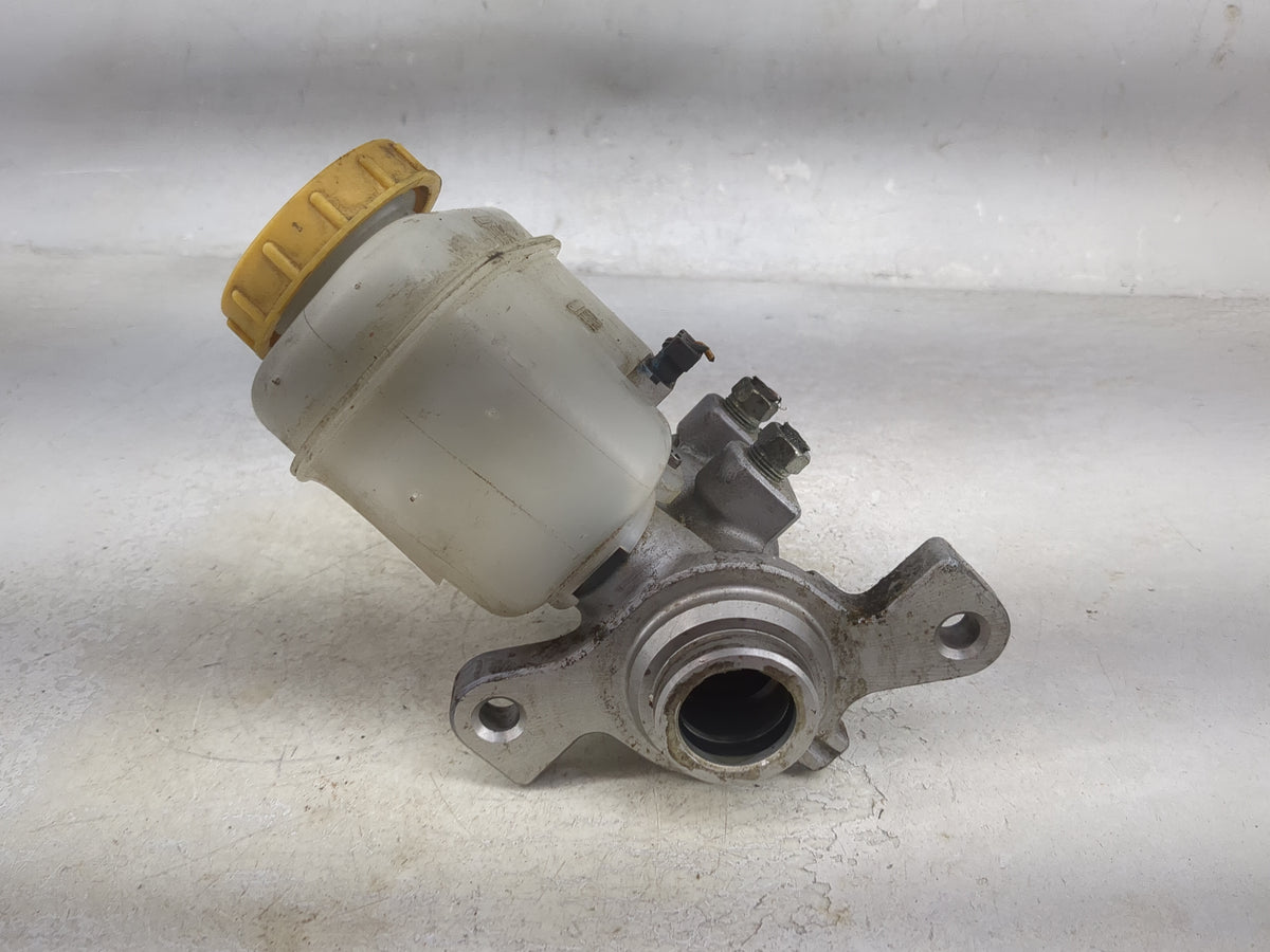 2010-2014 Subaru Legacy Brake Master Cylinder 1512826 - Oemusedautoparts1.com