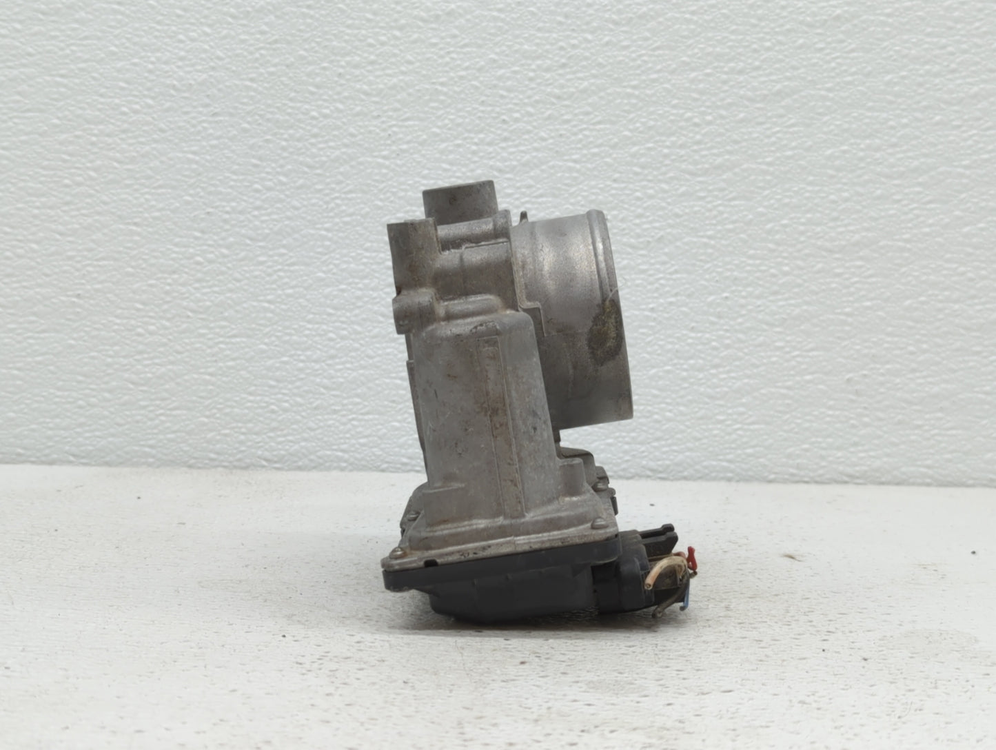 2010-2012 Subaru Legacy Throttle Body P/N:16112AA350 Fits Fits 2010 2011 2012 OEM Used Auto Parts - Oemusedautoparts1.com