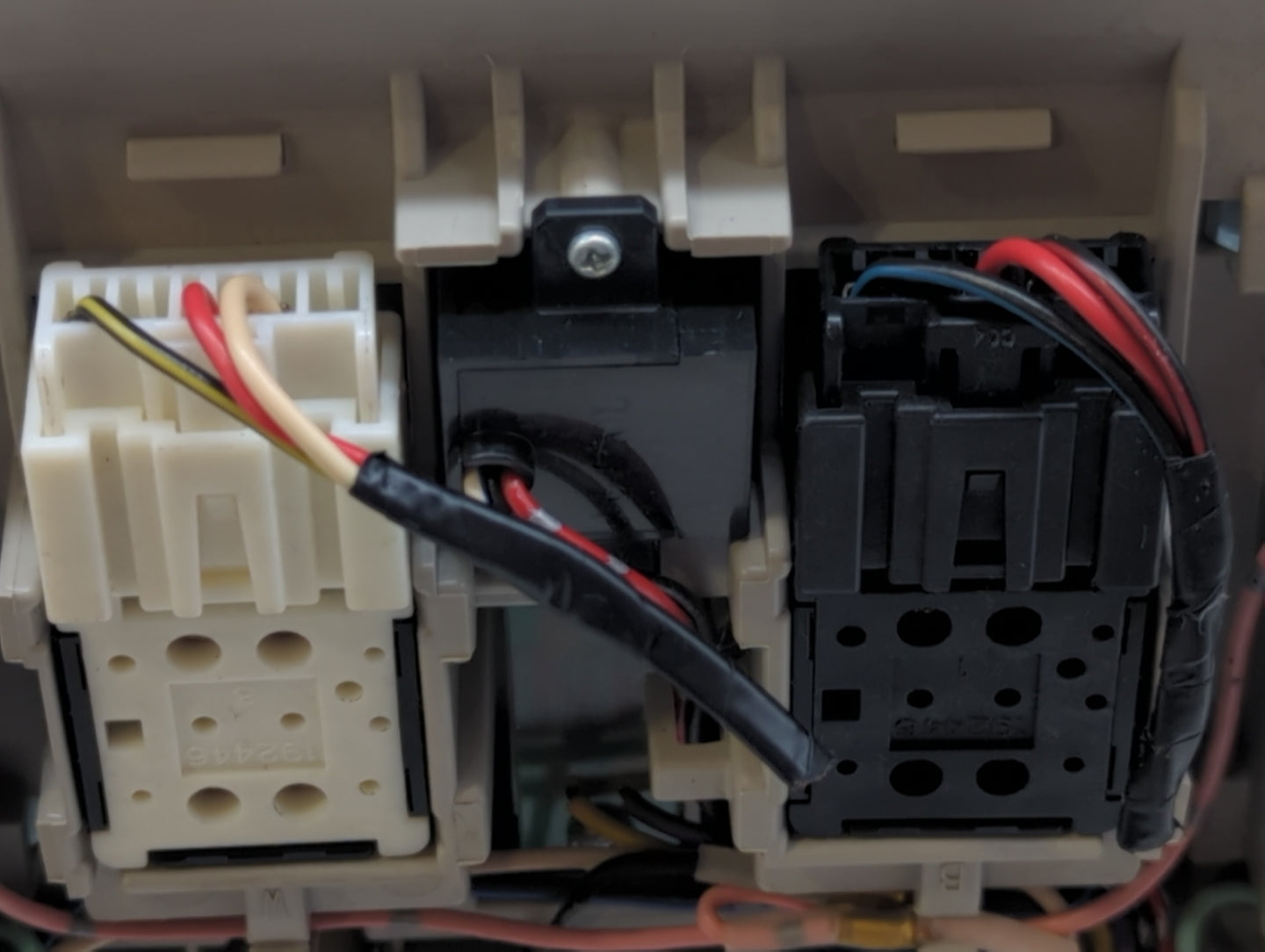 2010-2012 Subaru Legacy Overhead Roof Console - Oemusedautoparts1.com