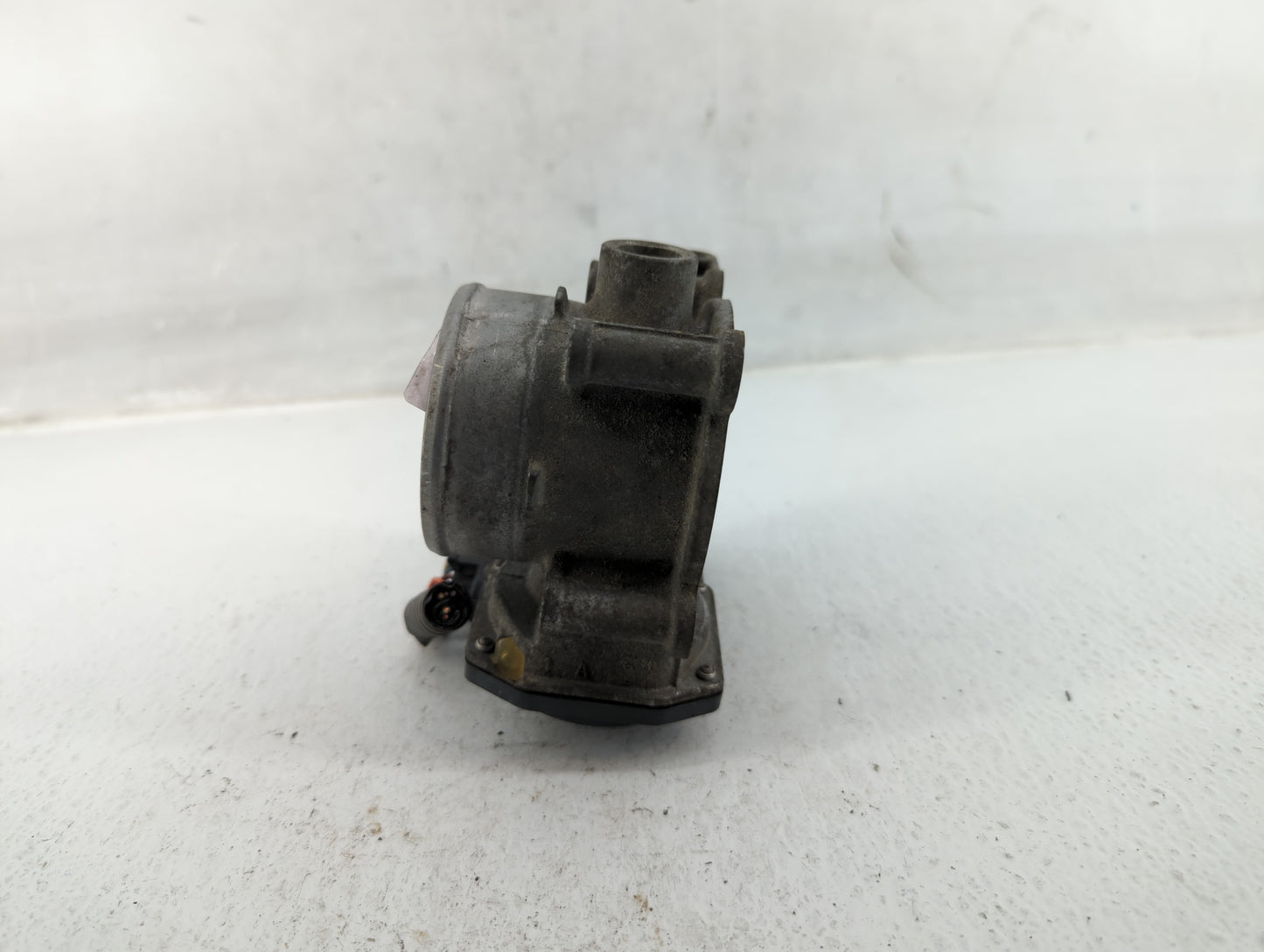 2010-2012 Subaru Legacy Throttle Body P/N:16112AA350 Fits Fits 2010 2011 2012 OEM Used Auto Parts - Oemusedautoparts1.com