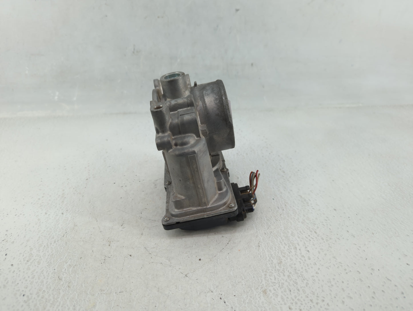 2010-2012 Subaru Legacy Throttle Body P/N:16112AA350 Fits Fits 2010 2011 2012 OEM Used Auto Parts - Oemusedautoparts1.com