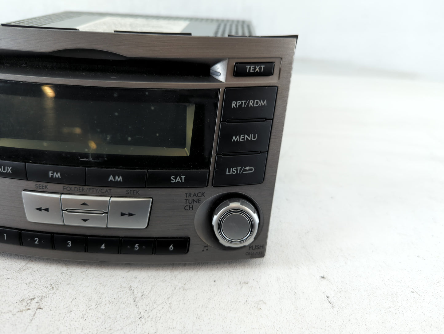 2010-2012 Subaru Legacy Am Fm Cd Player Radio Receiver - Oemusedautoparts1.com
