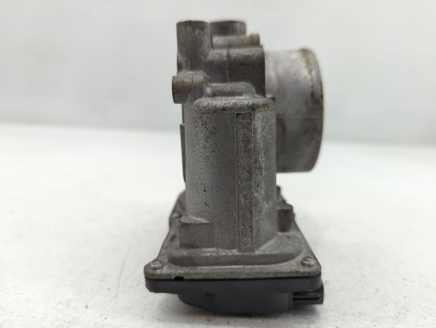 2010-2012 Subaru Legacy Throttle Body P/N:E1569 3M19 1290, 16112AA350 Fits Fits 2010 2011 2012 OEM Used Auto Parts - Oemused
