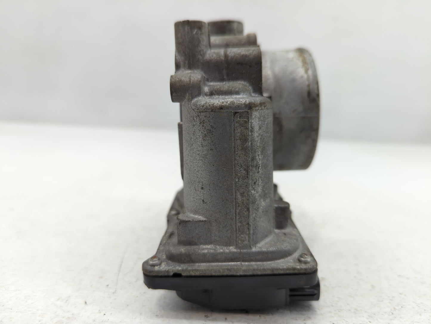 2010-2012 Subaru Legacy Throttle Body P/N:E1569 3M19 1290, 16112AA350 Fits Fits 2010 2011 2012 OEM Used Auto Parts - Oemused