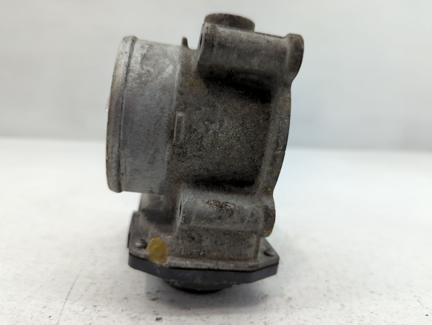 2010-2012 Subaru Legacy Throttle Body P/N:E1569 3M19 1290, 16112AA350 Fits Fits 2010 2011 2012 OEM Used Auto Parts - Oemused