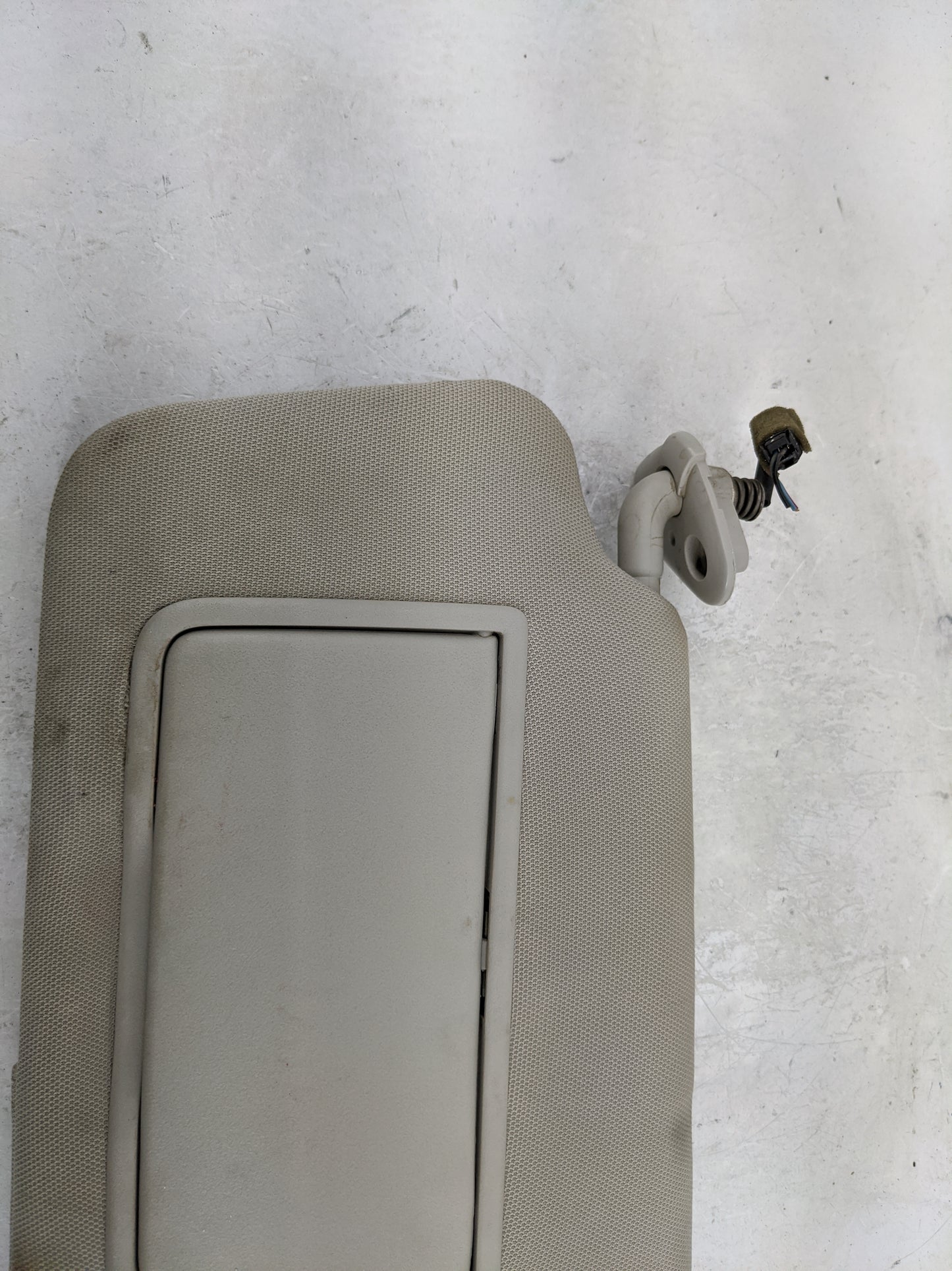 2010 Subaru Outback Sun Visor Shade Replacement Driver Left Mirror Fits OEM Used Auto Parts - Oemusedautoparts1.com