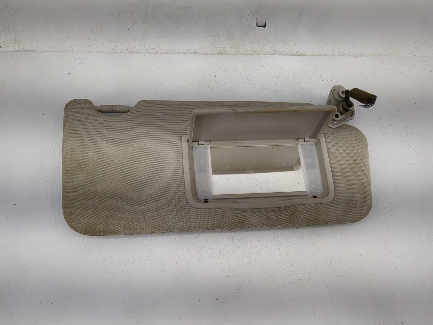 2010 Subaru Outback Sun Visor Shade Replacement Passenger Right Mirror Fits OEM Used Auto Parts - Oemusedautoparts1.com