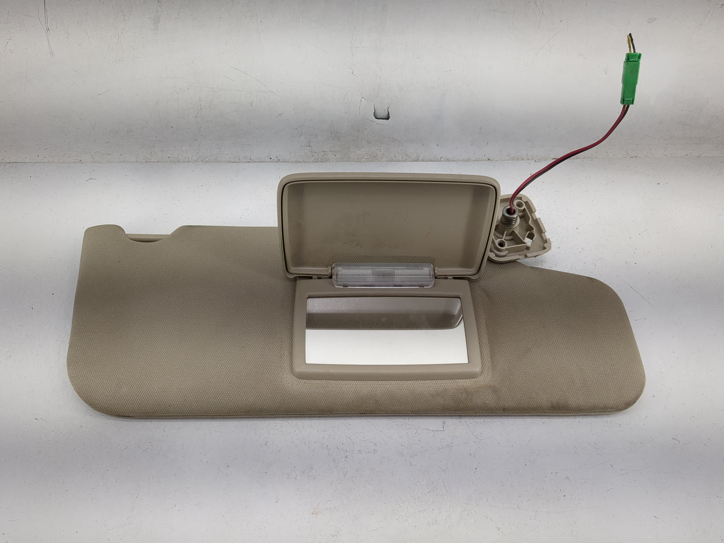 2010 Subaru Outback Sun Visor Shade Replacement Passenger Right Mirror Fits OEM Used Auto Parts - Oemusedautoparts1.com