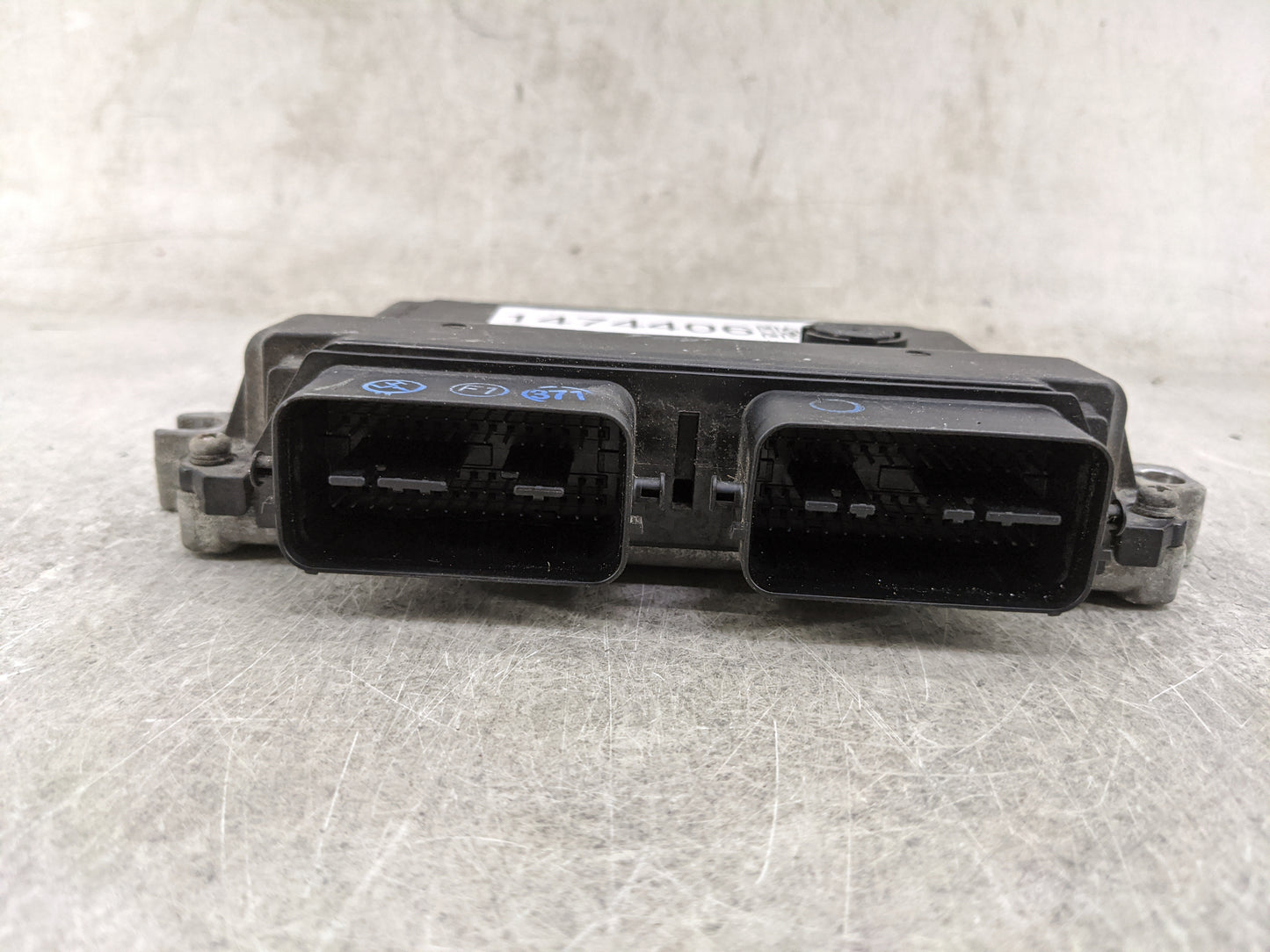 2010-2011 Suzuki Grand Vitara PCM Engine Control Computer ECU ECM PCU OEM P/N:112400-3710 Fits Fits 2010 2011 OEM Used Auto 
