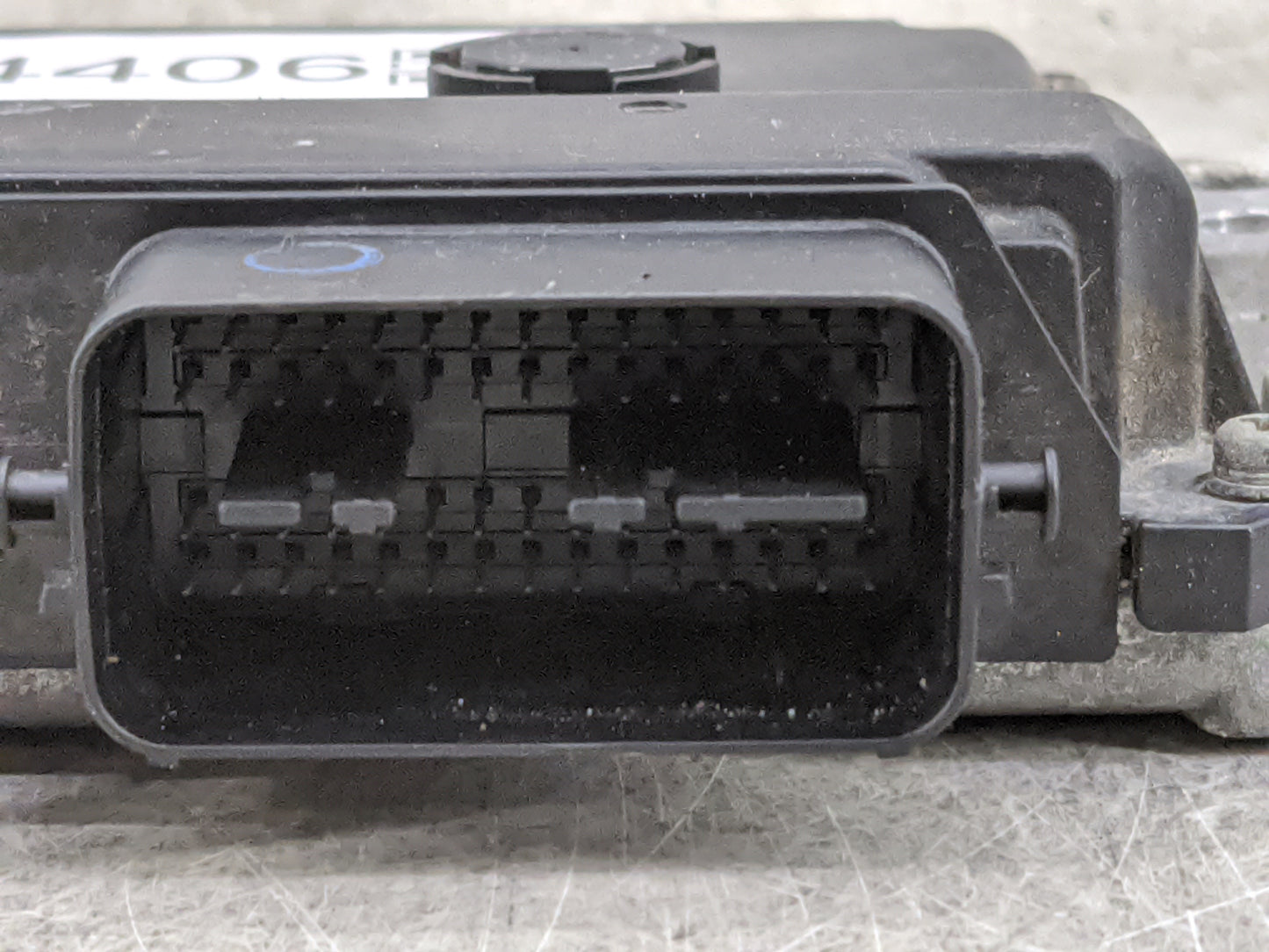 2010-2011 Suzuki Grand Vitara PCM Engine Control Computer ECU ECM PCU OEM P/N:112400-3710 Fits Fits 2010 2011 OEM Used Auto 