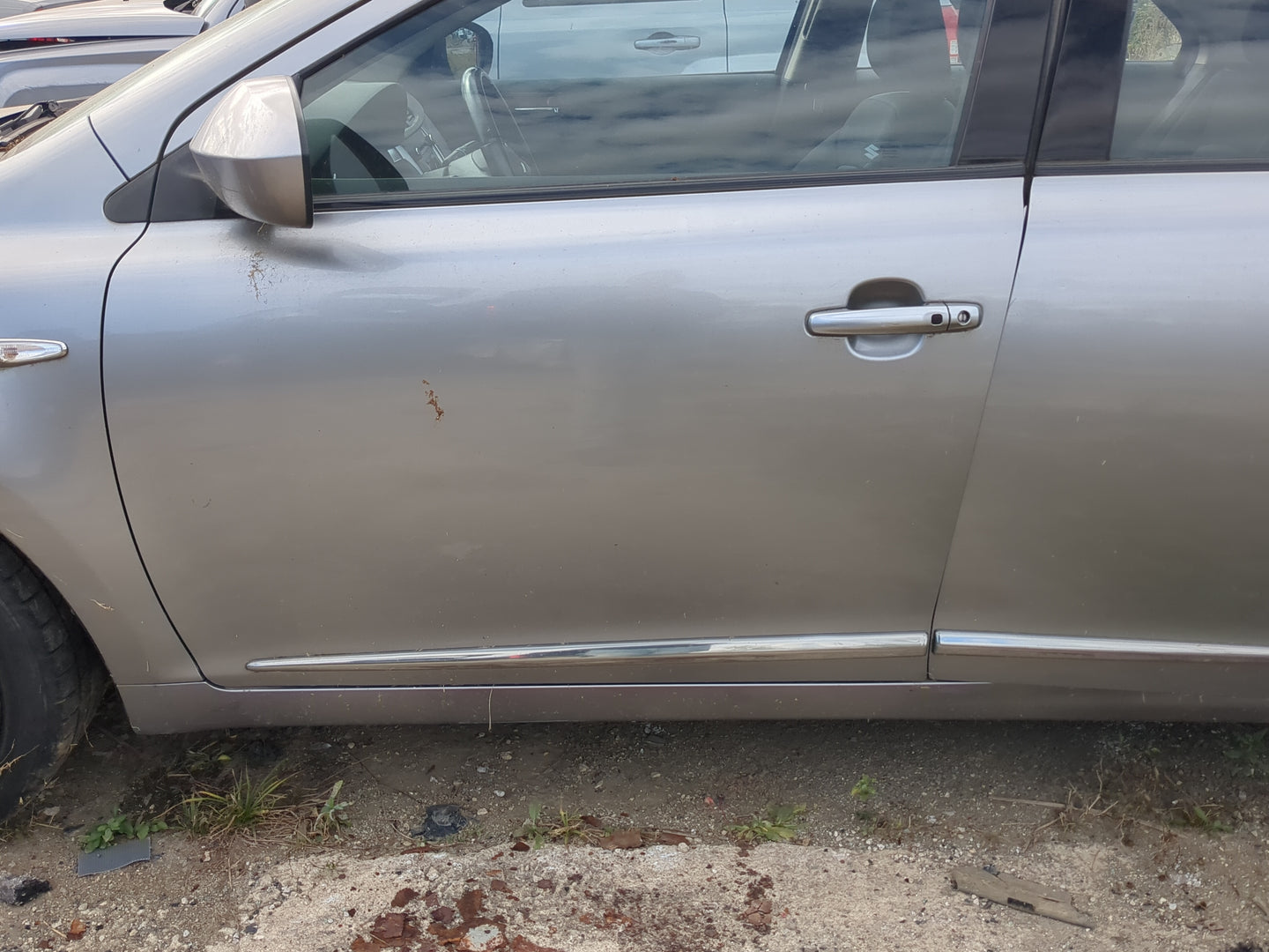 2010-2013 Suzuki Kizashi Driver Front Door Oem - Oemusedautoparts1.com