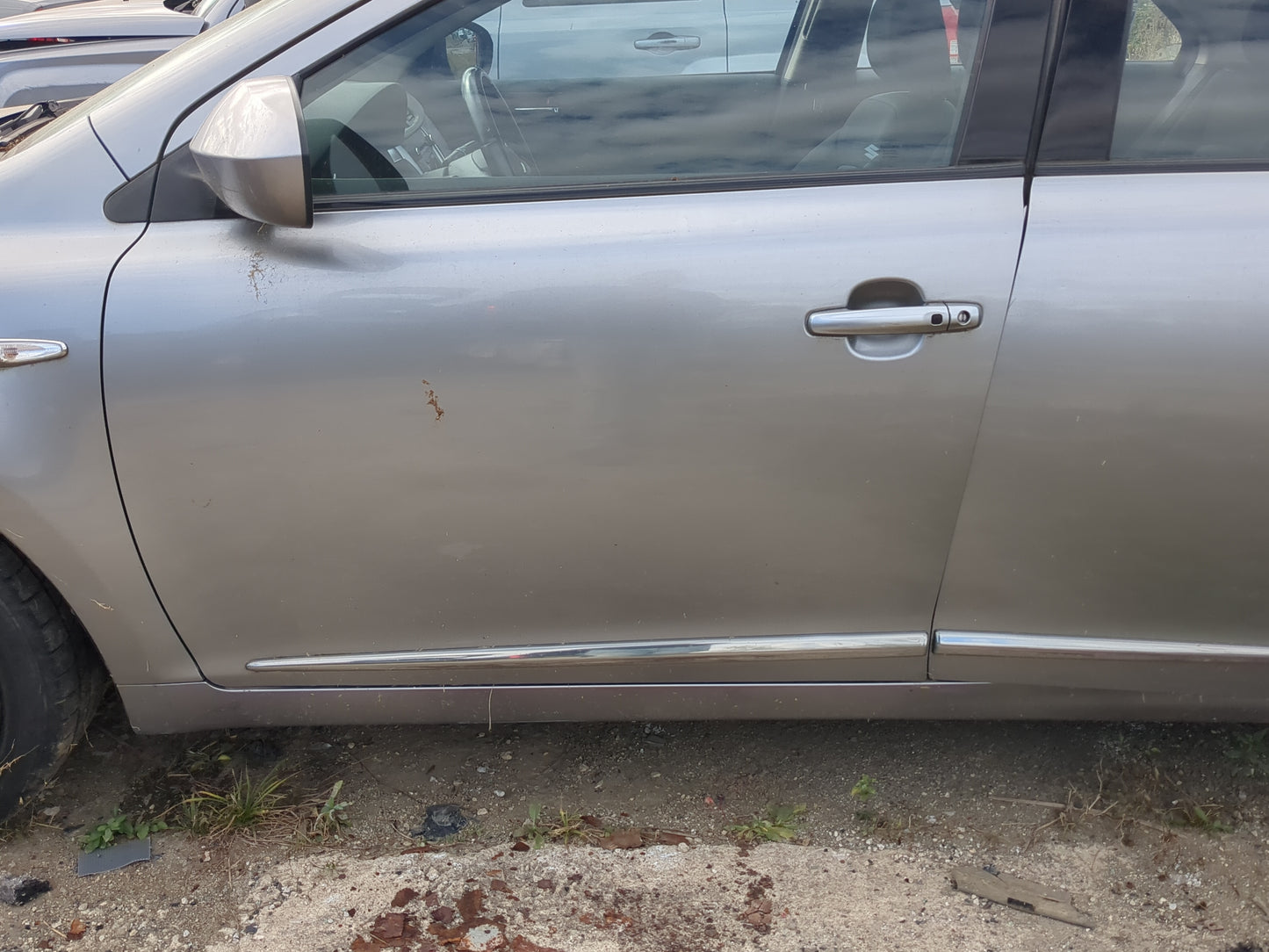 2010-2013 Suzuki Kizashi Driver Front Door Oem - Oemusedautoparts1.com