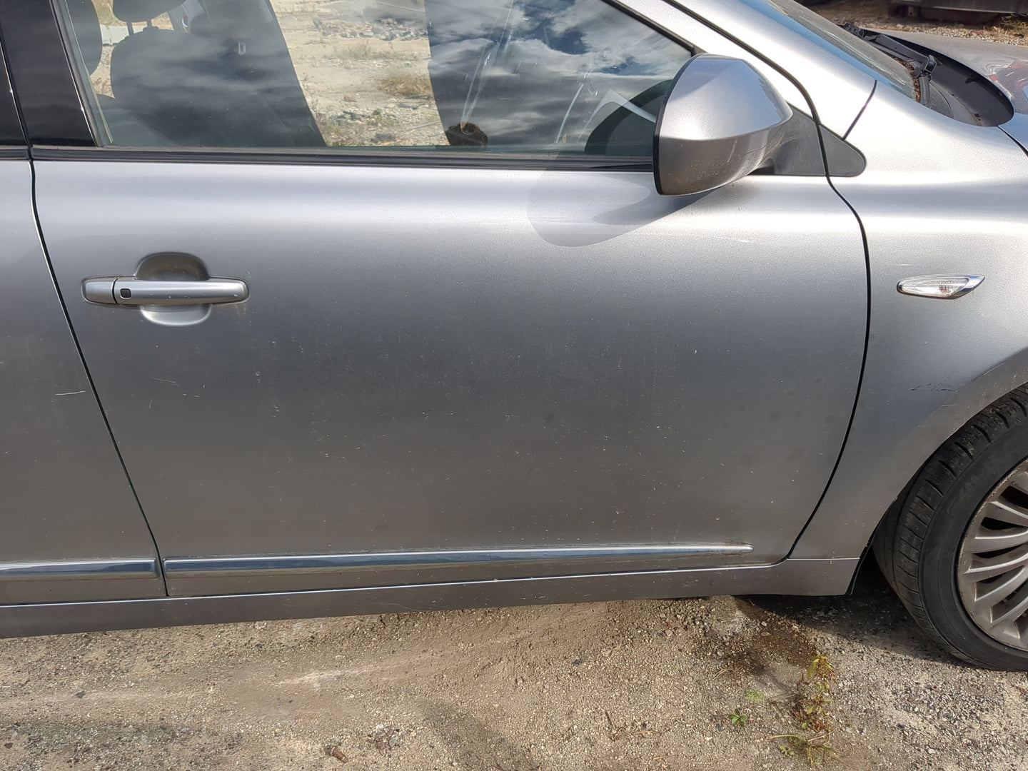 2010-2013 Suzuki Kizashi Passenger Front Door Oem - Oemusedautoparts1.com