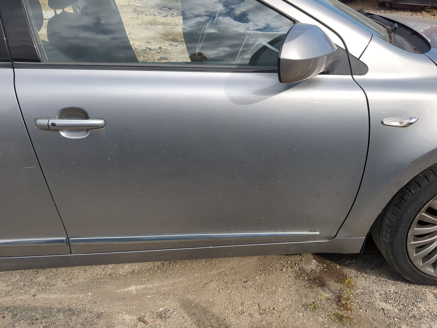 2010-2013 Suzuki Kizashi Passenger Front Door Oem - Oemusedautoparts1.com