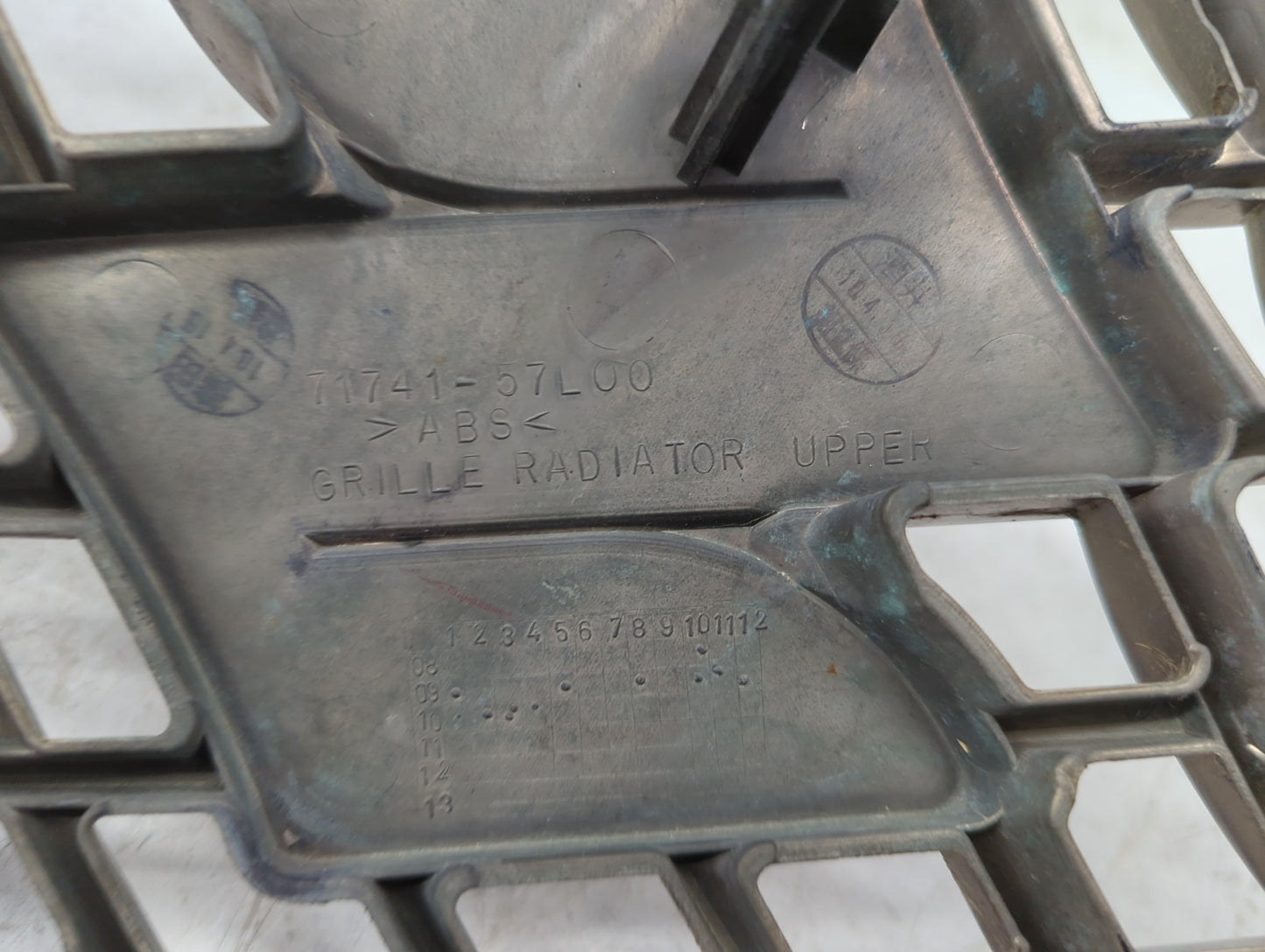 2010-2013 Suzuki Kizashi Front Grille Bumper Not Included - Oemusedautoparts1.com