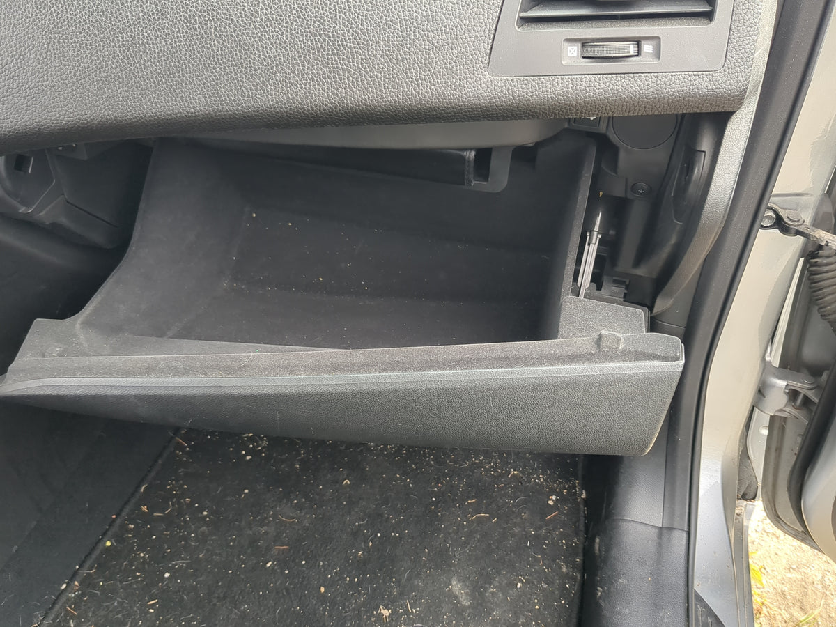 2010 Suzuki Kizashi Passenger Glove Box Door Storage Compartment - Oemusedautoparts1.com