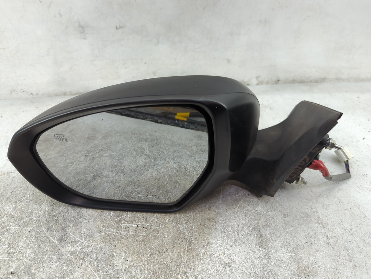 2010-2013 Suzuki Kizashi Driver Side View Mirror - Left Door Mirror OEM Used - Oemusedautoparts1.com