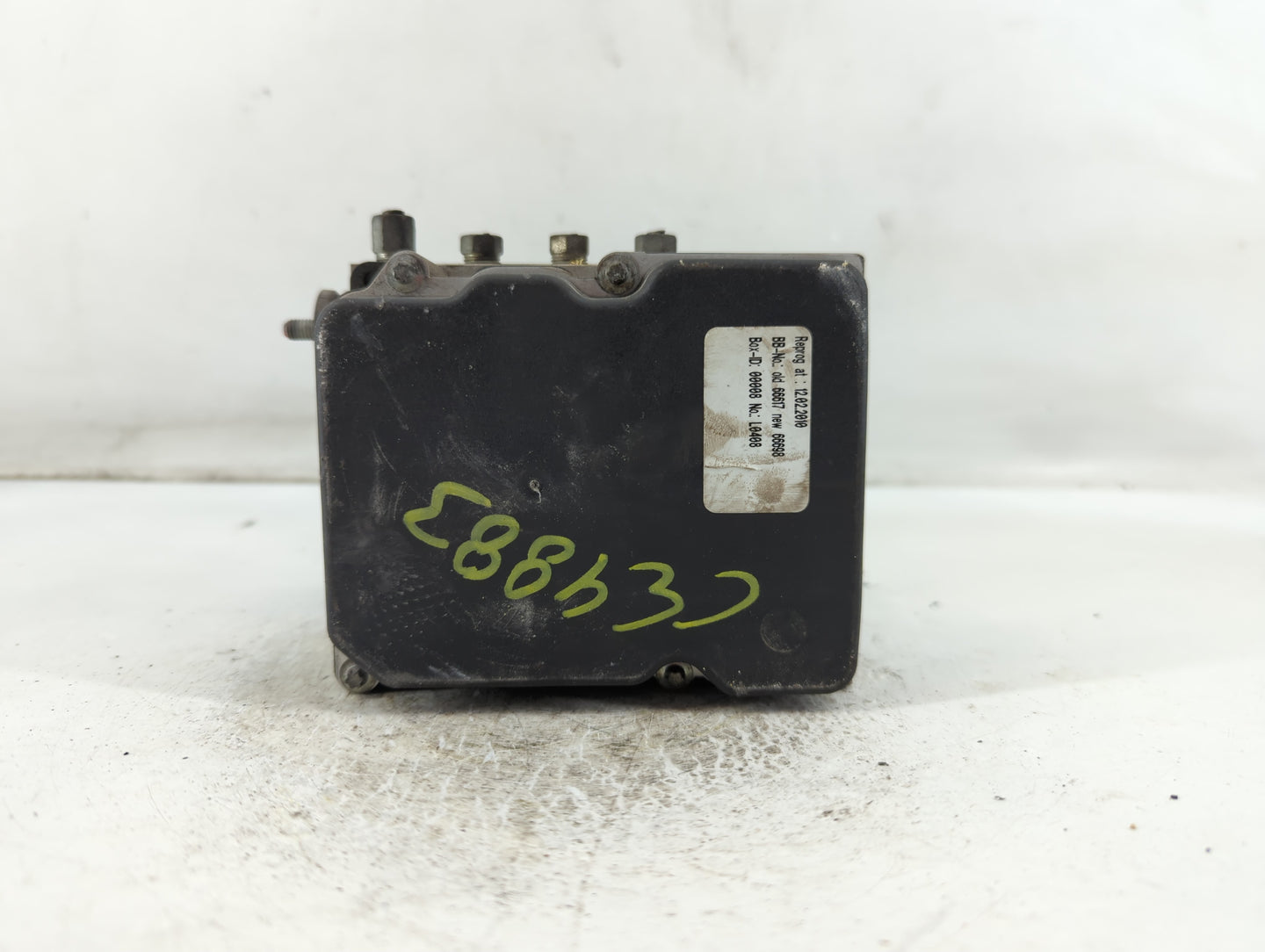 2010-2013 Suzuki Kizashi ABS Pump Control Module Replacement P/N:56110-57L03 Fits Fits 2010 2011 2012 2013 OEM Used Auto Par
