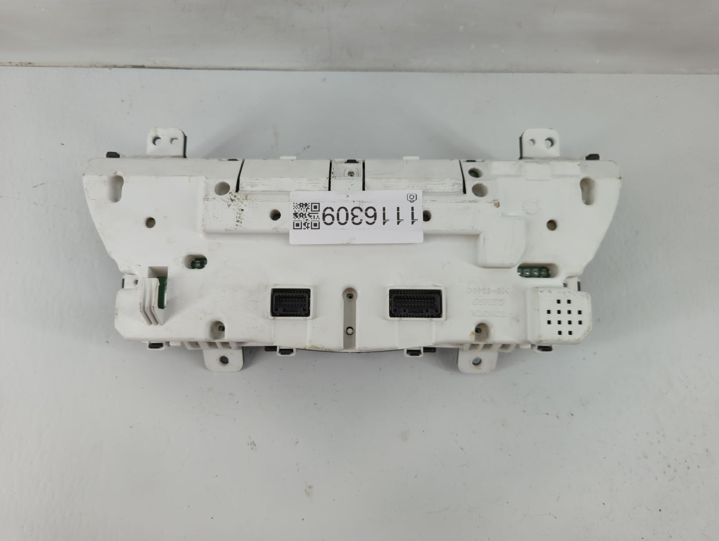 2010-2011 Toyota Camry Instrument Cluster Speedometer Gauges P/N:83800-06J50 Fits Fits 2010 2011 OEM Used Auto Parts - Oemus