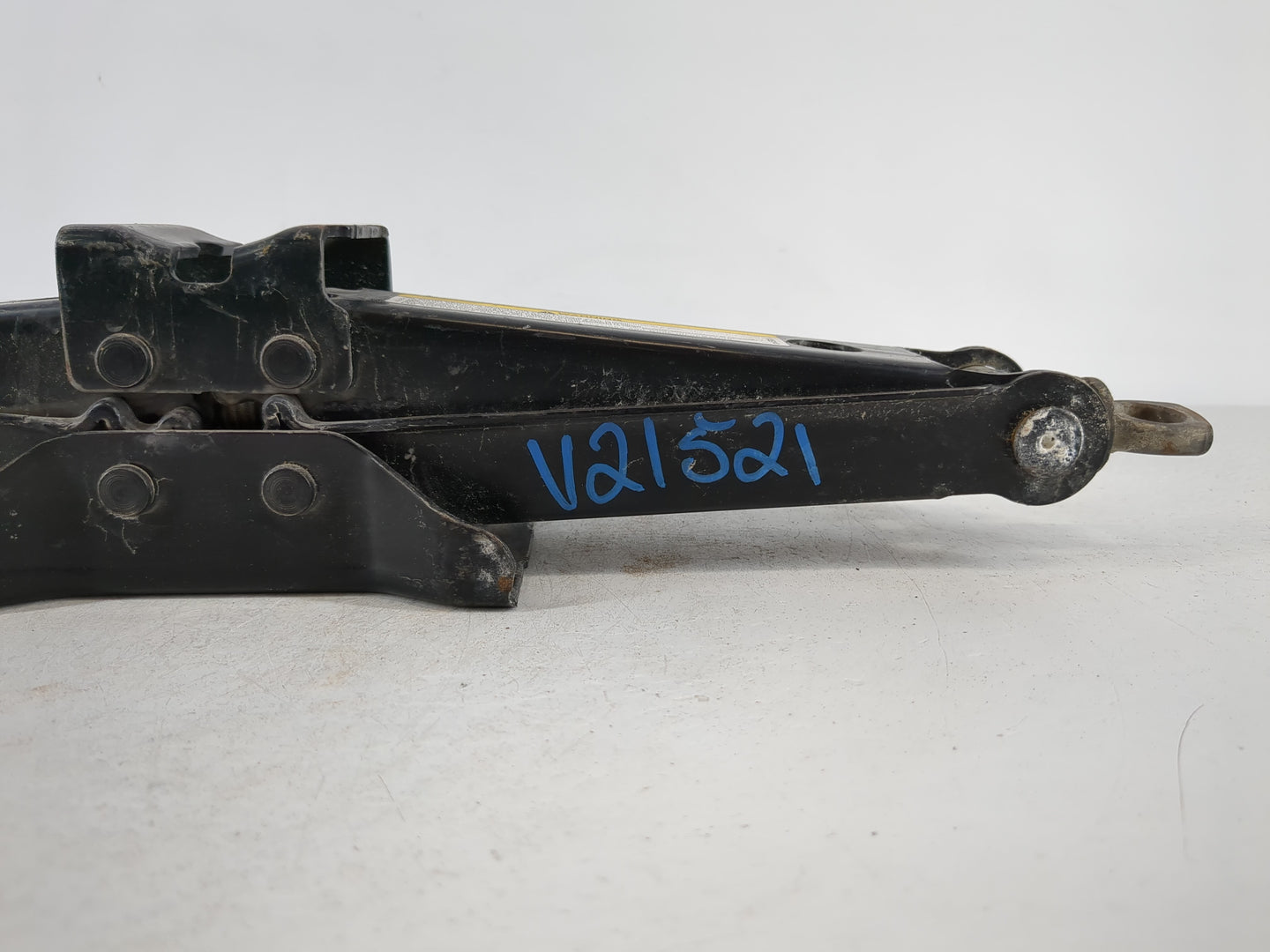 2010 Toyota Camry Spare Scissor Car Jack 1120608 - Oemusedautoparts1.com