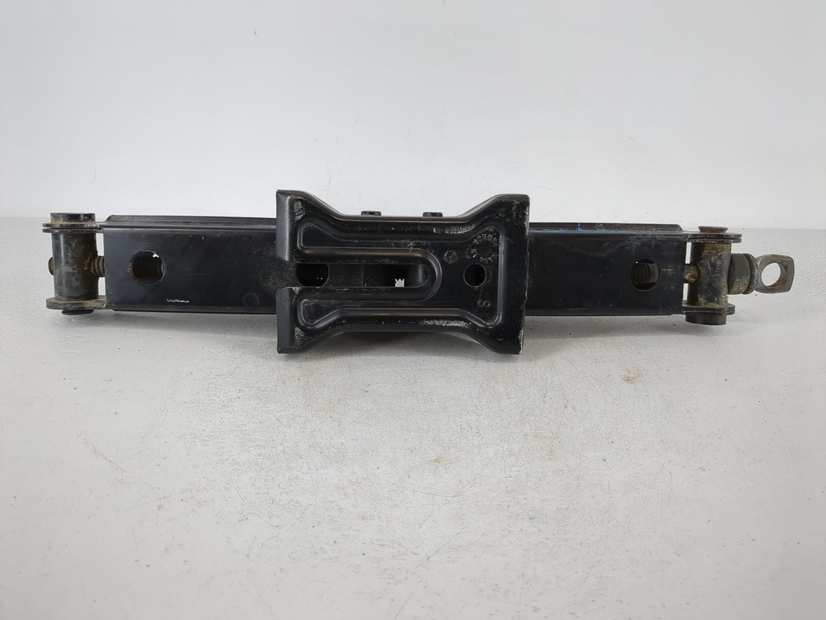 2010 Toyota Camry Spare Scissor Car Jack 1120608 - Oemusedautoparts1.com