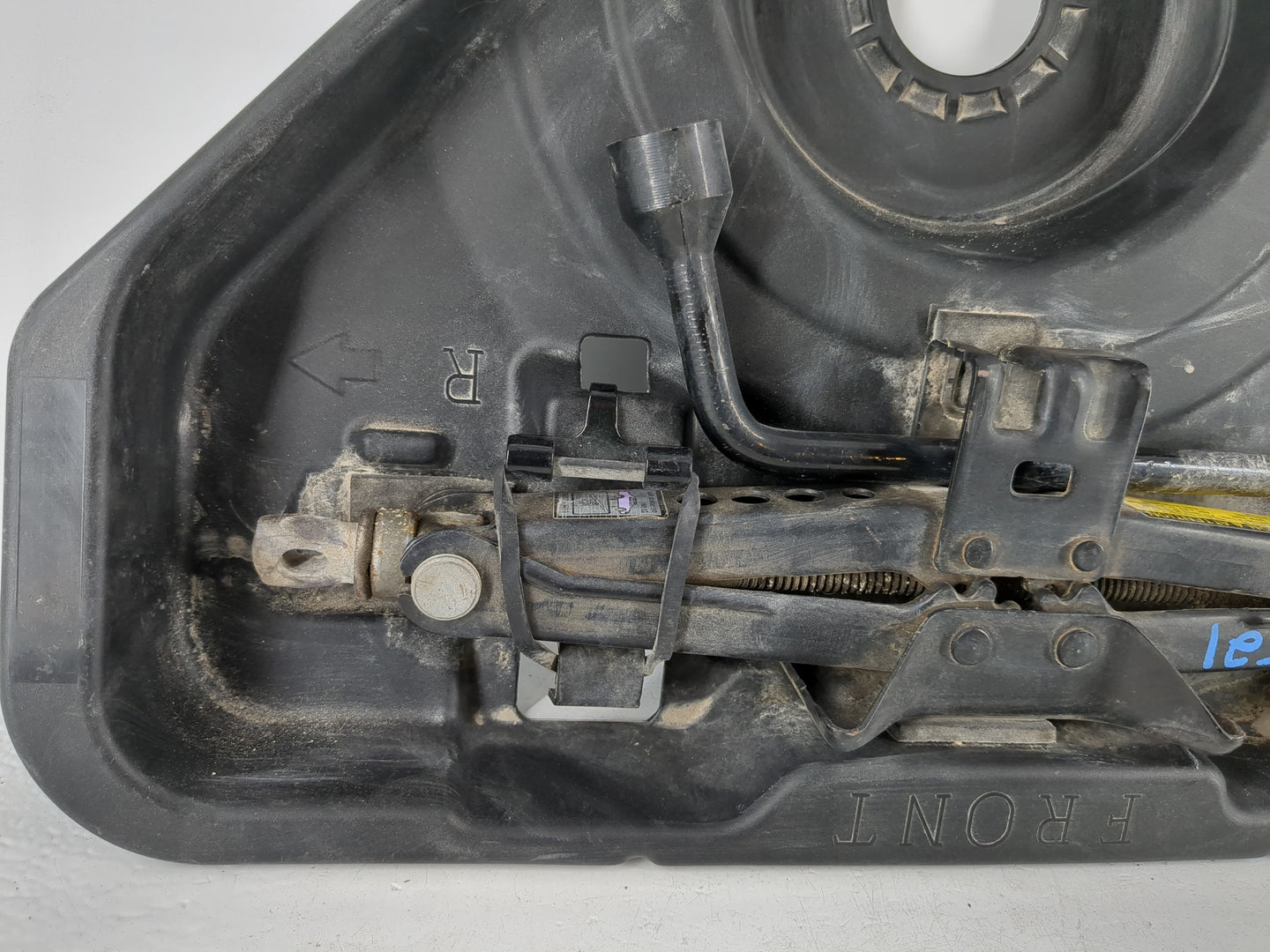 2010 Toyota Camry Spare Scissor Car Jack 1120637 - Oemusedautoparts1.com