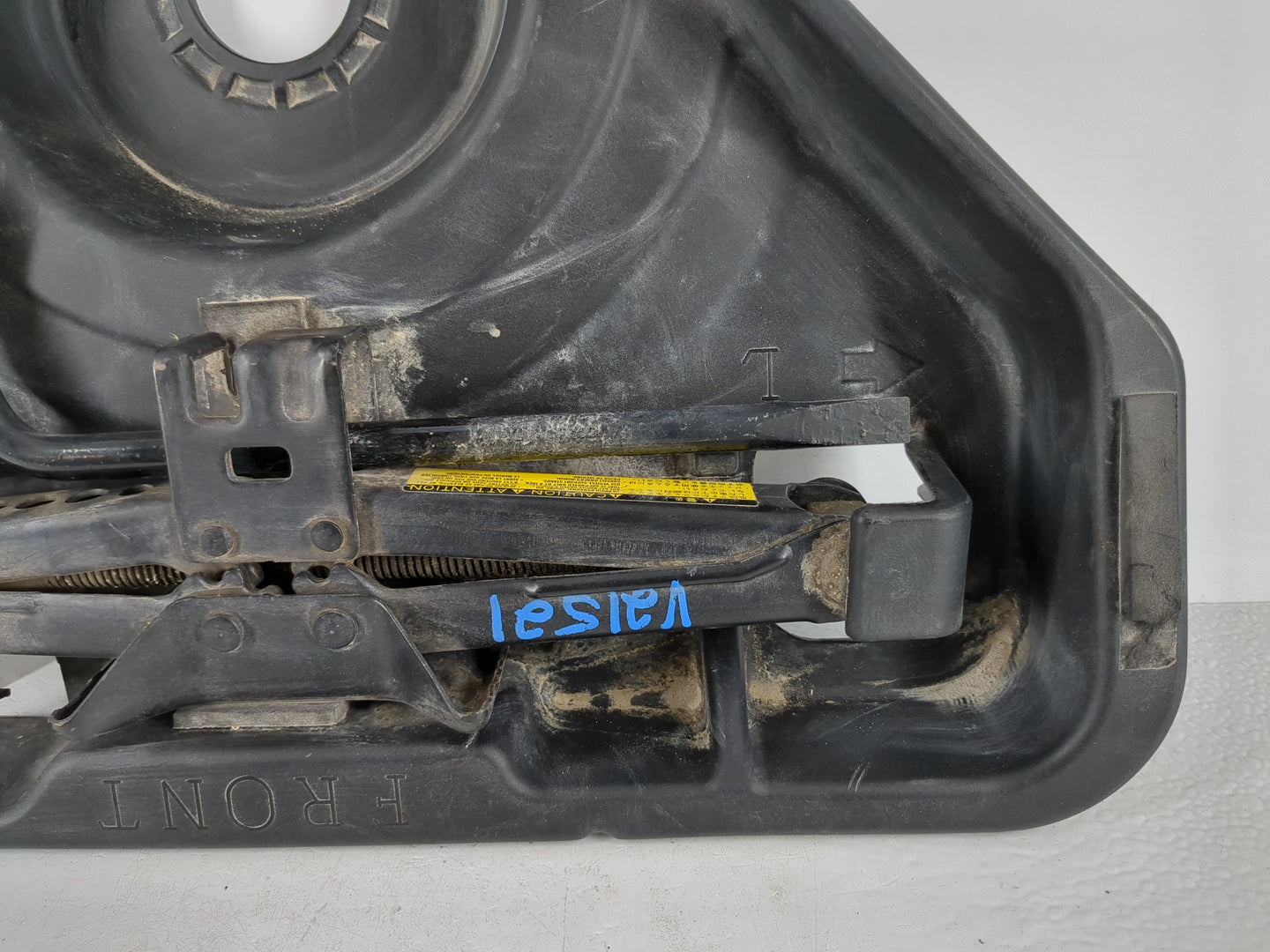 2010 Toyota Camry Spare Scissor Car Jack 1120637 - Oemusedautoparts1.com