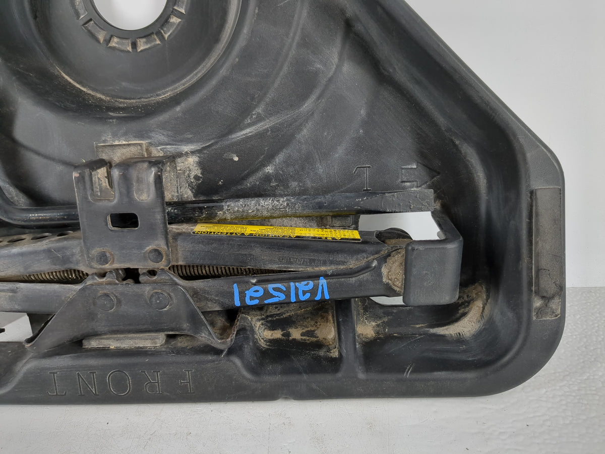 2010 Toyota Camry Spare Scissor Car Jack 1120637 - Oemusedautoparts1.com