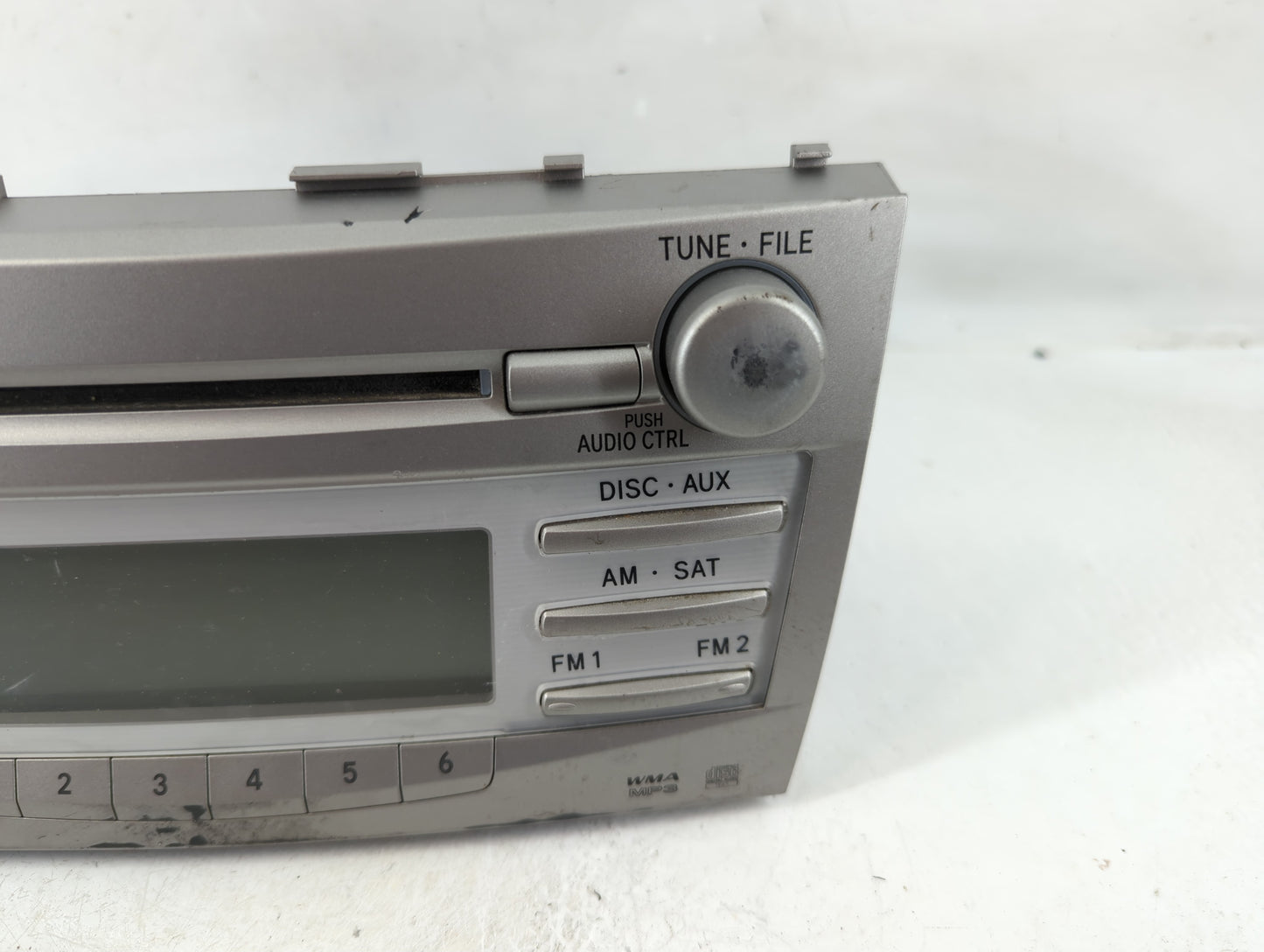 2010-2011 Toyota Camry Radio AM FM Cd Player Receiver Replacement P/N:86120-06480 Fits Fits 2010 2011 OEM Used Auto Parts - 