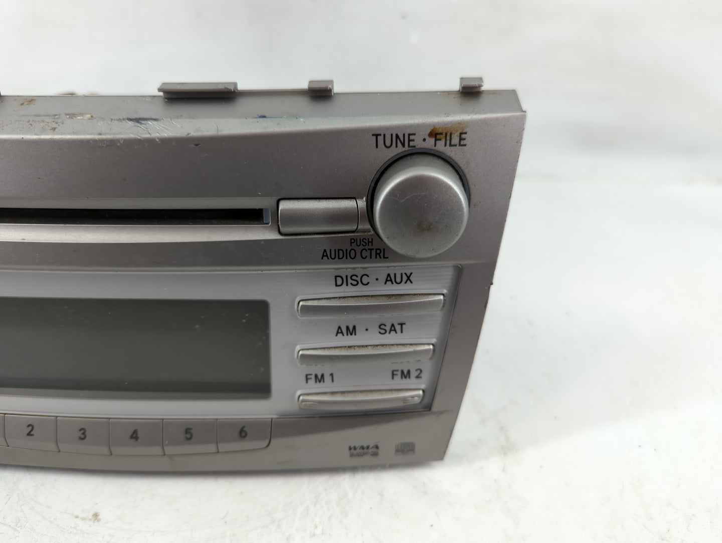 2010-2011 Toyota Camry Radio AM FM Cd Player Receiver Replacement P/N:121862-21 Fits Fits 2010 2011 OEM Used Auto Parts - Oe