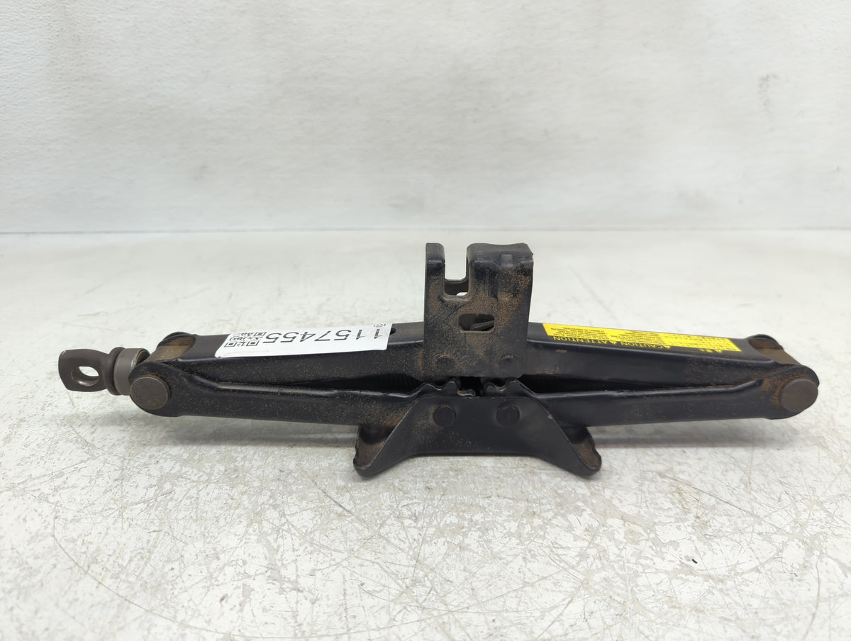 2010 Toyota Camry Spare Scissor Car Jack 1157455 - Oemusedautoparts1.com
