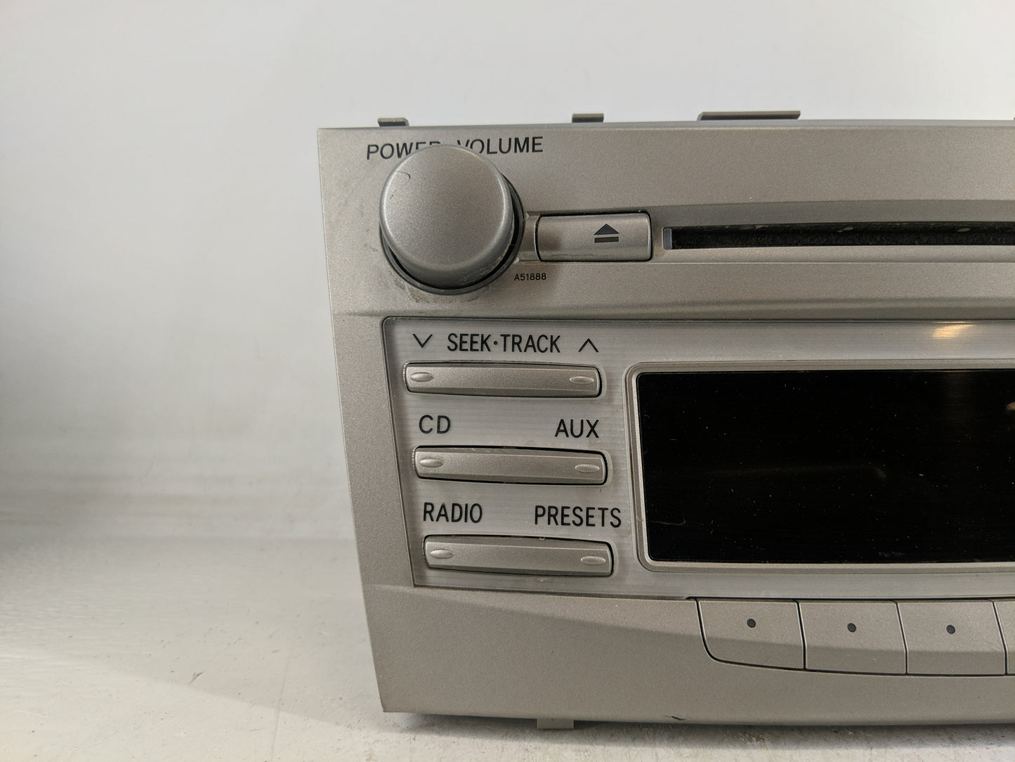 2010-2011 Toyota Camry Radio AM FM Cd Player Receiver Replacement P/N:86120-06700 Fits Fits 2010 2011 OEM Used Auto Parts - 