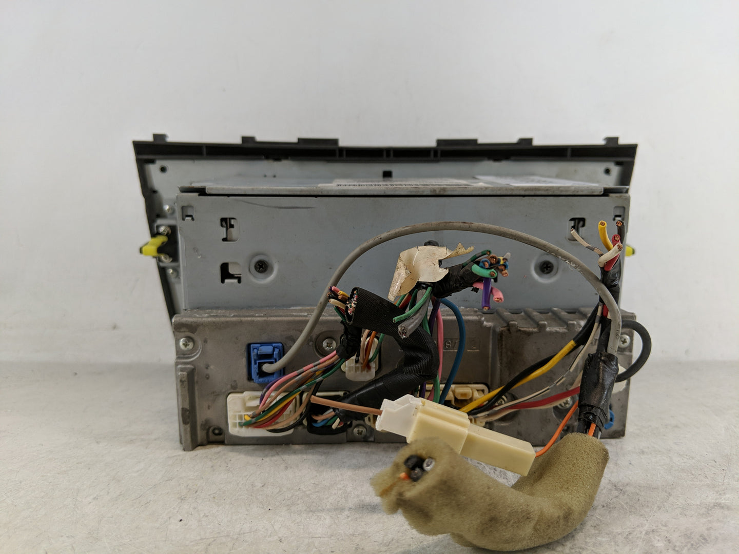 2010-2011 Toyota Camry Radio AM FM Cd Player Receiver Replacement P/N:86120-06700 Fits Fits 2010 2011 OEM Used Auto Parts - 
