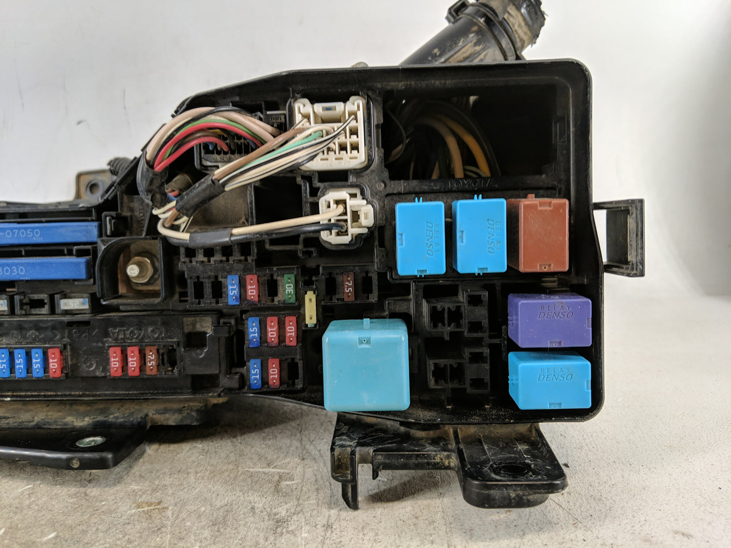2010-2011 Toyota Camry Fusebox Fuse Box Panel Relay Module P/N:82720-06111 P68498588AC Fits Fits 2010 2011 OEM Used Auto Par