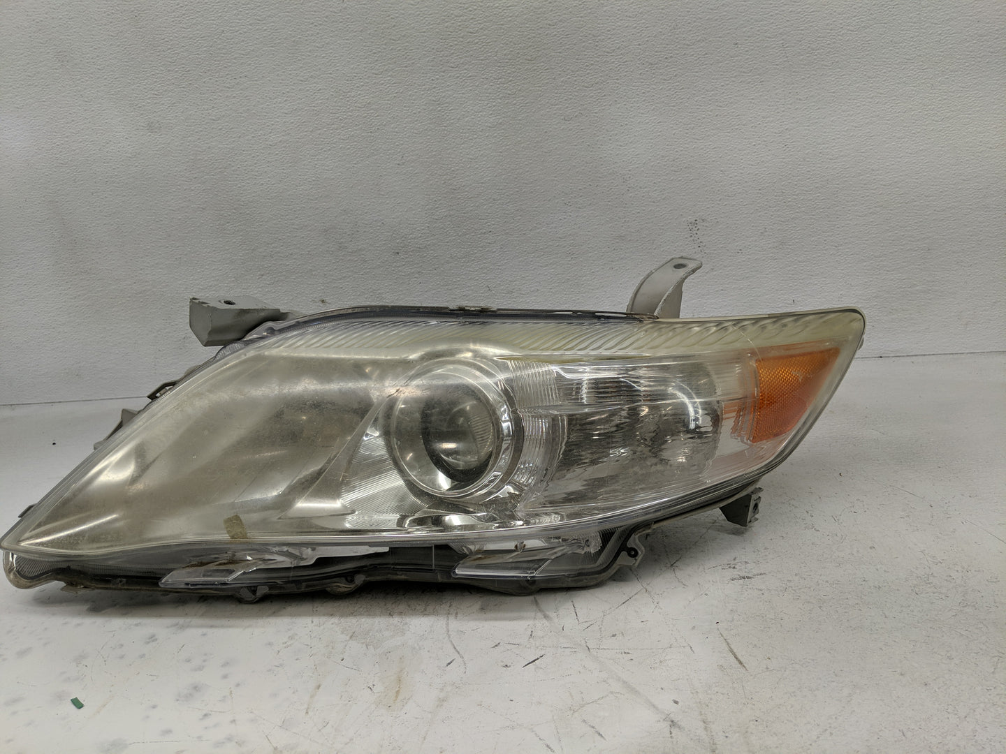 2010-2011 Toyota Camry Driver Left Oem Head Light Headlight Lamp - Oemusedautoparts1.com