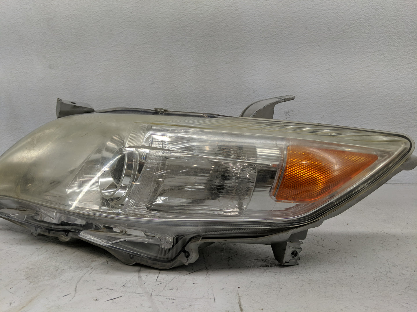 2010-2011 Toyota Camry Driver Left Oem Head Light Headlight Lamp - Oemusedautoparts1.com