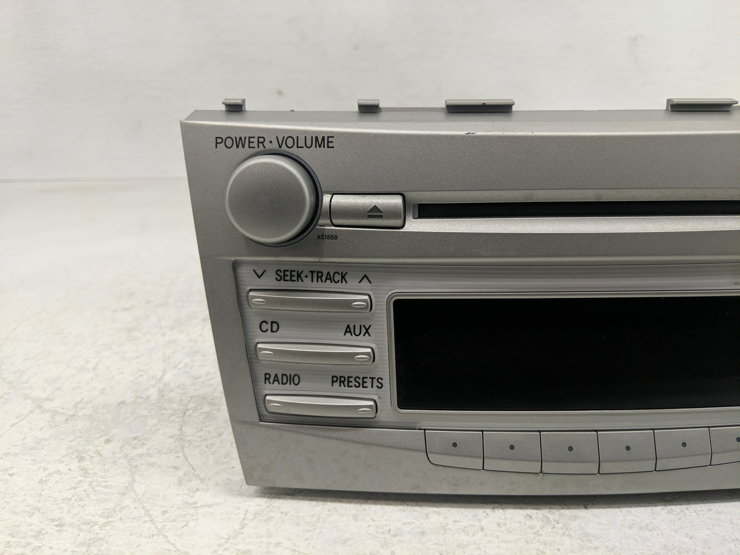 2010-2011 Toyota Camry Radio AM FM Cd Player Receiver Replacement P/N:86120-06700 Fits Fits 2010 2011 OEM Used Auto Parts - 